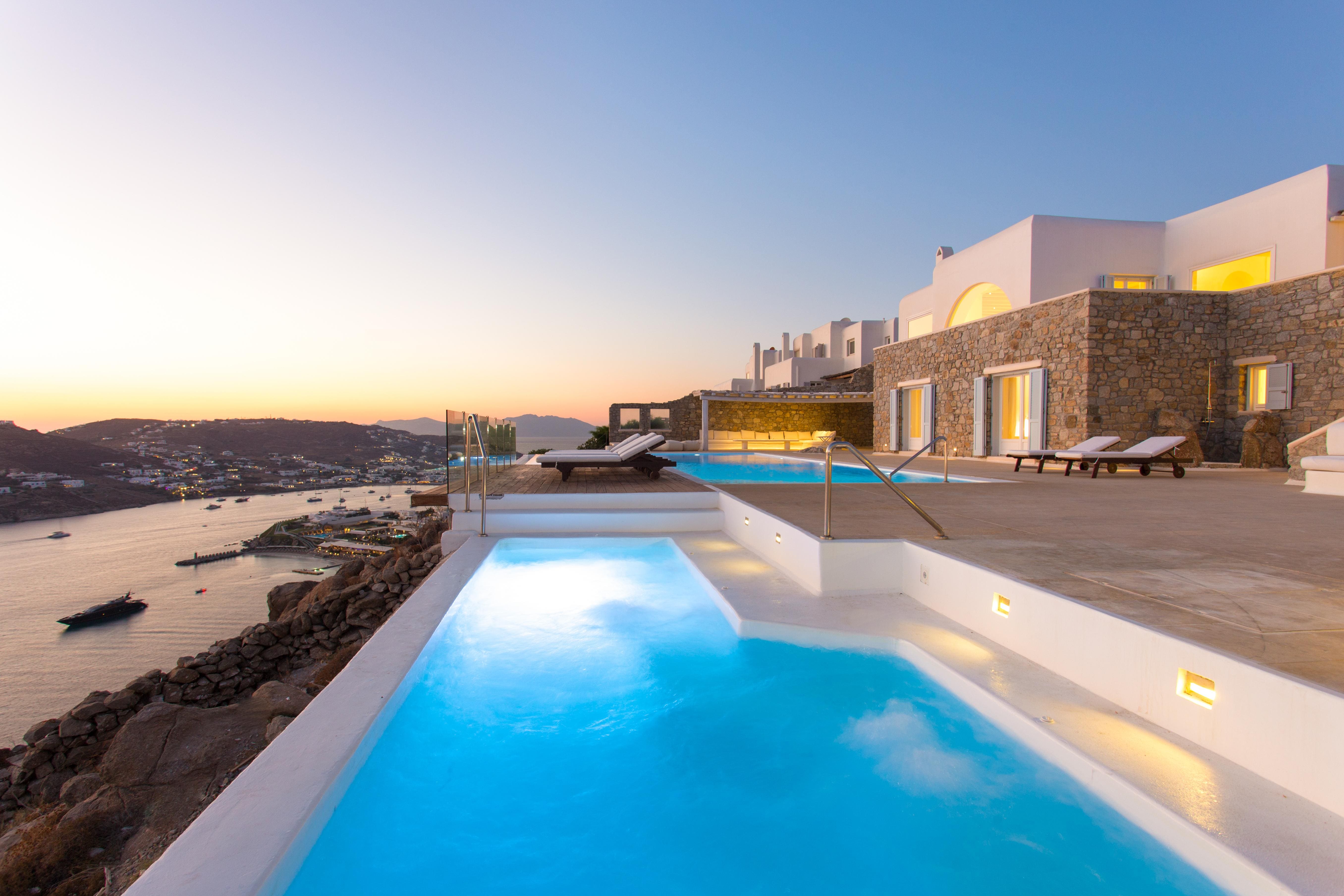 Villa Meltemi Psarou Psarou 17: Luxury 6-Bedroom Apartment with Seaview and Pool, Mykonos