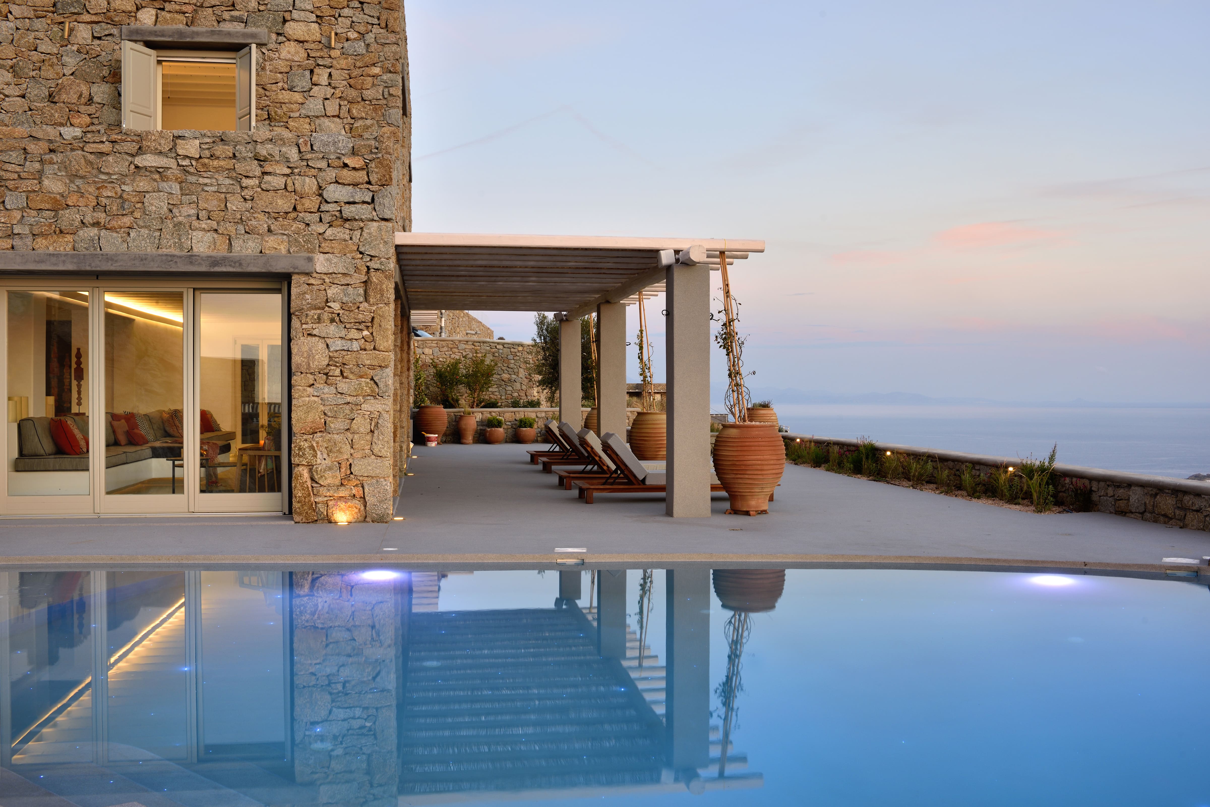 Villa Meltemi Psarou Psarou 20: Spacious 6-Bedroom Luxury Apartment with Pool, Mykonos