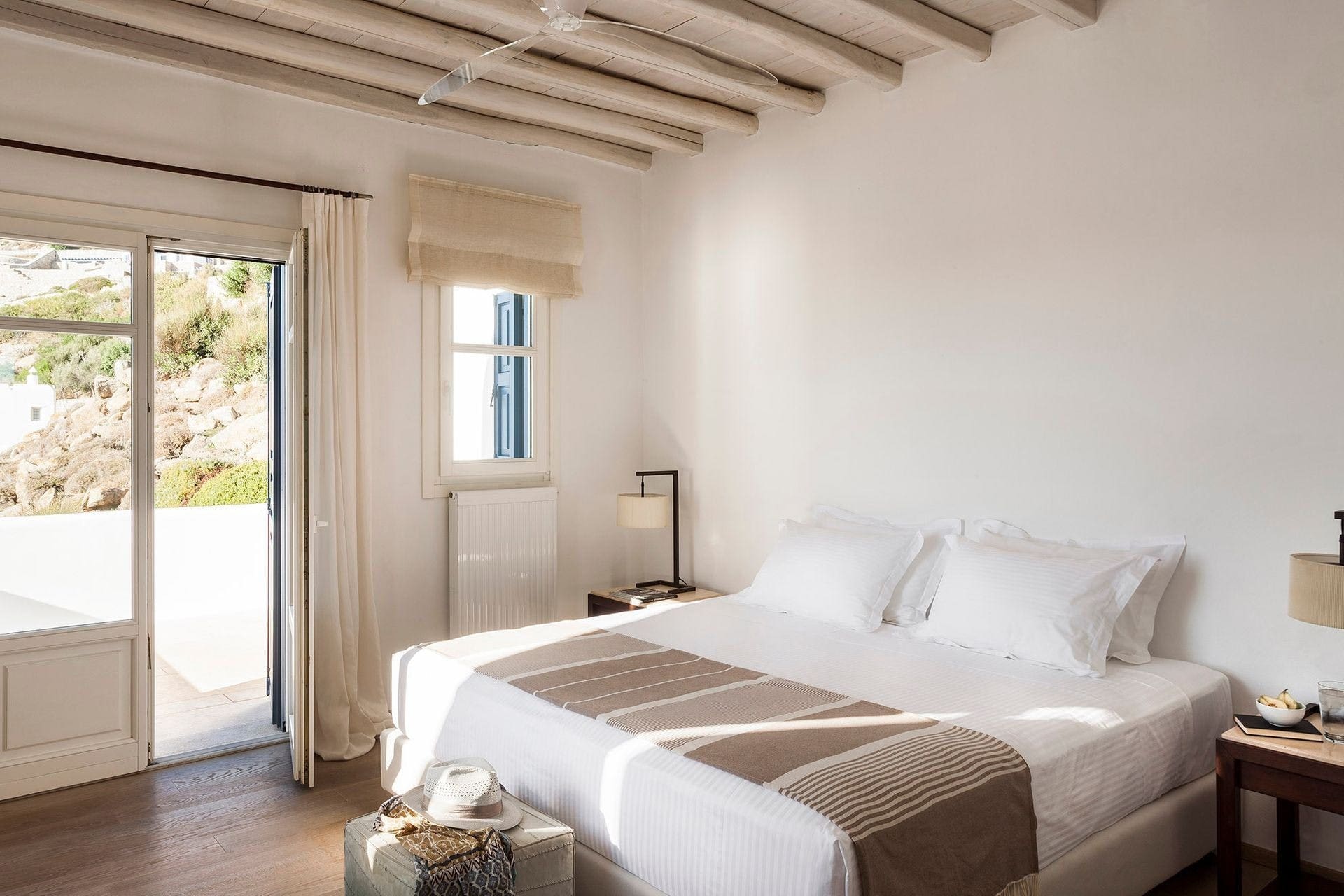 Villa Meltemi Psarou Psarou 24: Luxury 4-Bedroom Apartment with Infinity Pool, Mykonos