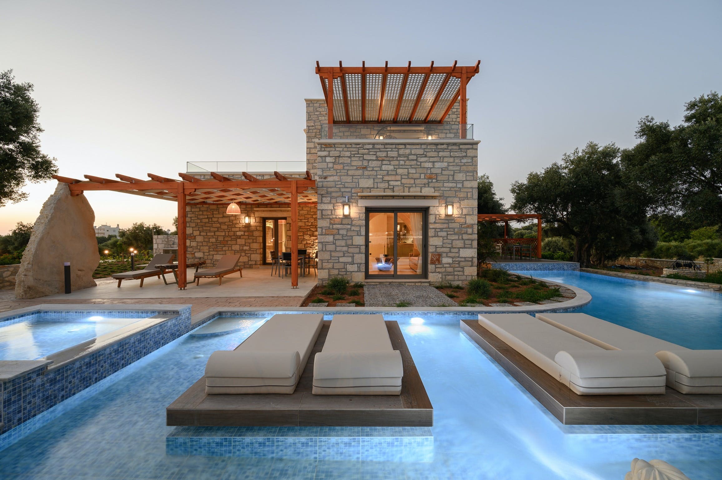 Villa Meltemi Rethymno: Stylish 2-Bedroom Luxury Apartment with Pool and Seaview, Rethymno