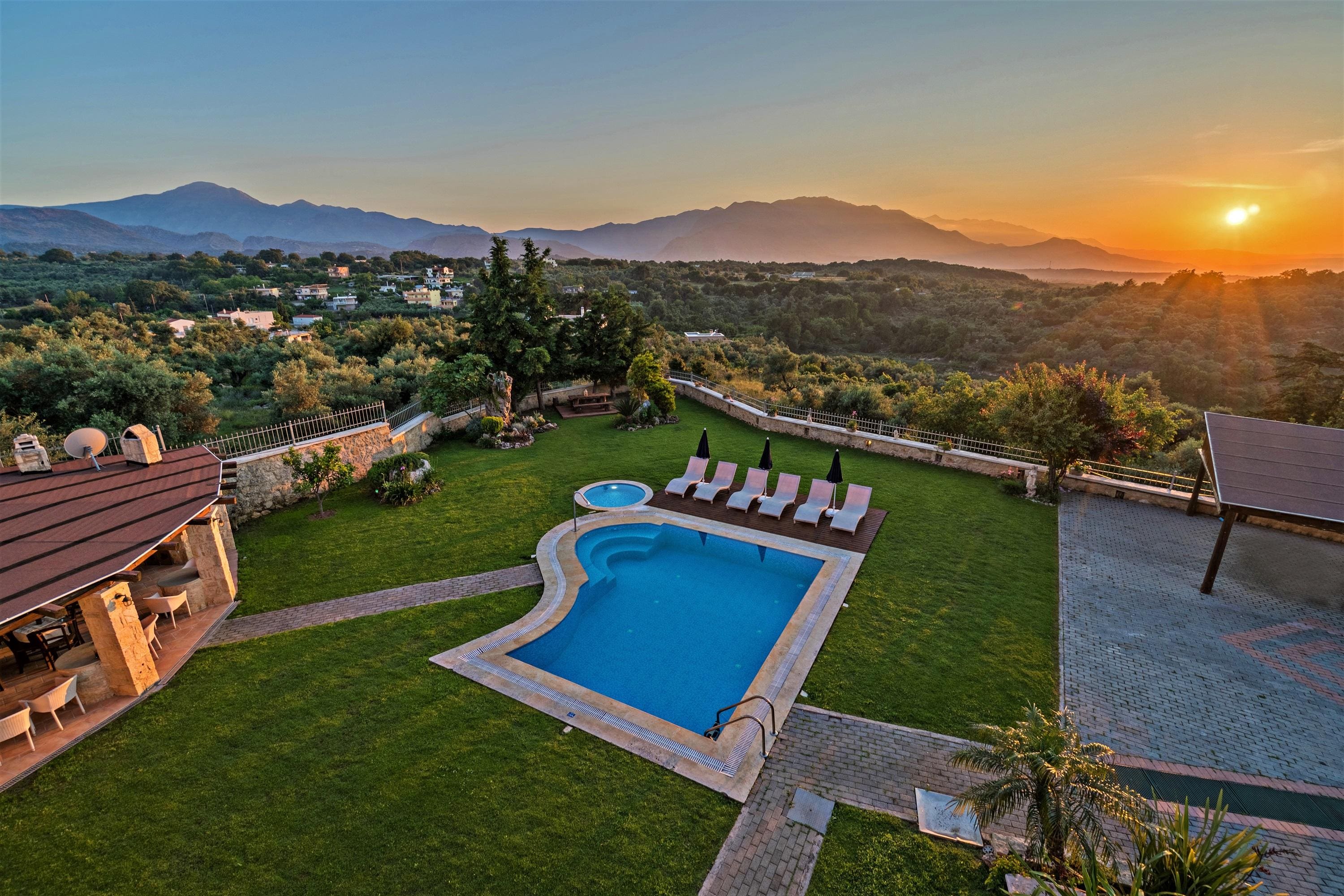 Villa Meltemi Rethymnon Rethymnon 8: Luxury 10-Bedroom Apartment with Seaview and Pool, Rethymnon