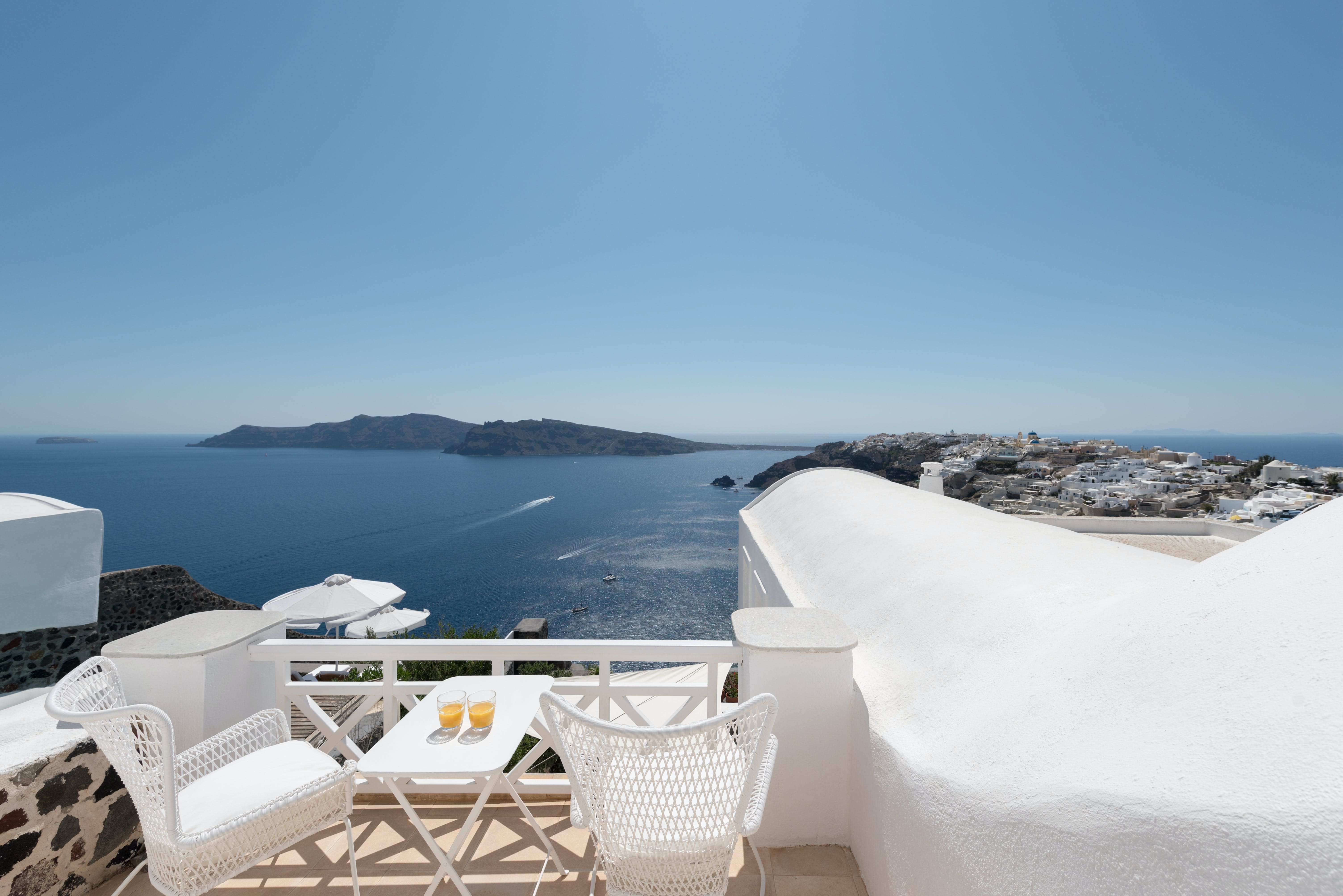 Villa Meltemi Santorini Santorini 24: Elegant 4-Bedroom Apartment with Seaview and Pool, Santorini