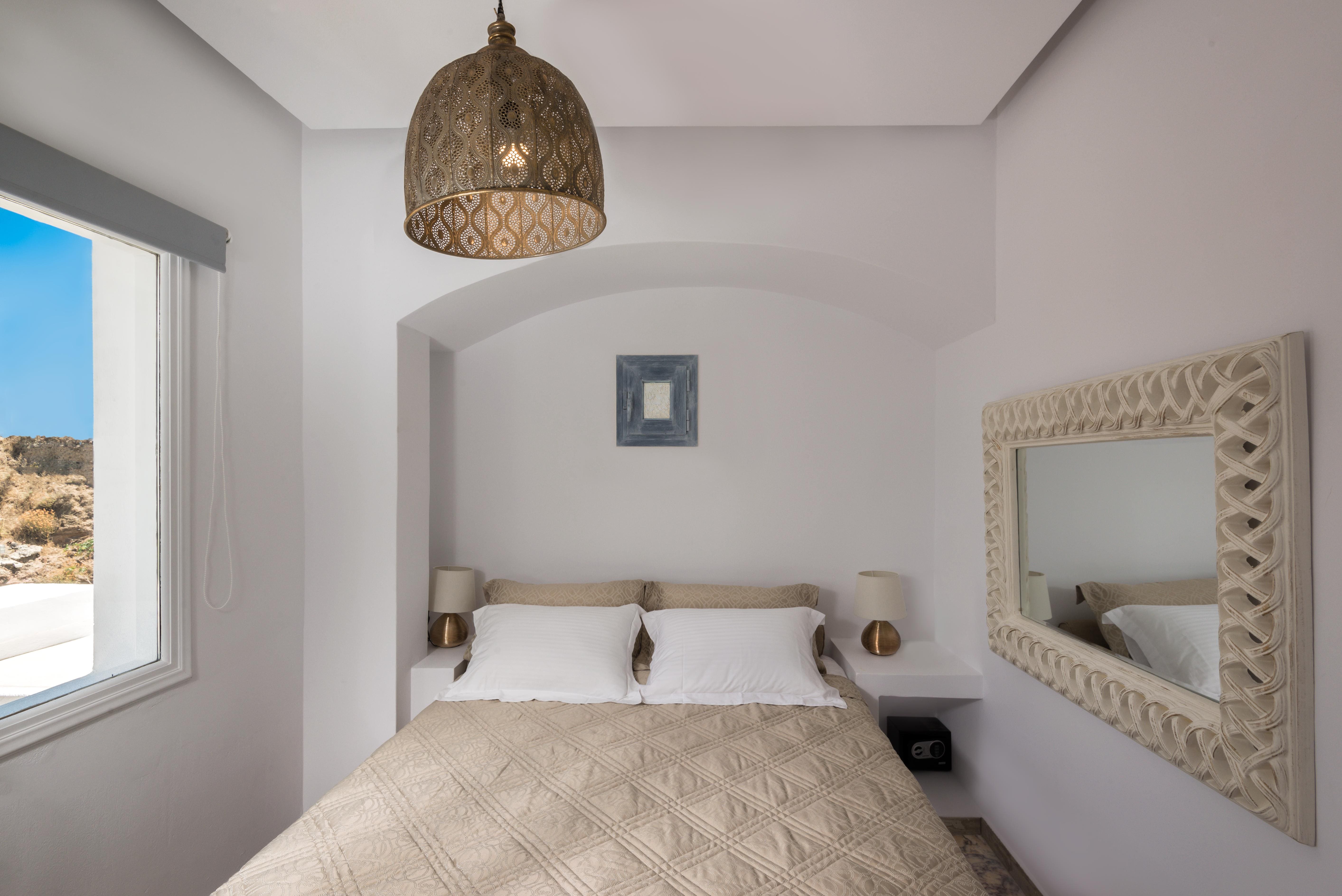 Villa Meltemi Santorini Santorini 33: Luxury 5-Bedroom Apartment with Seaview and Hot Tub, Santorini