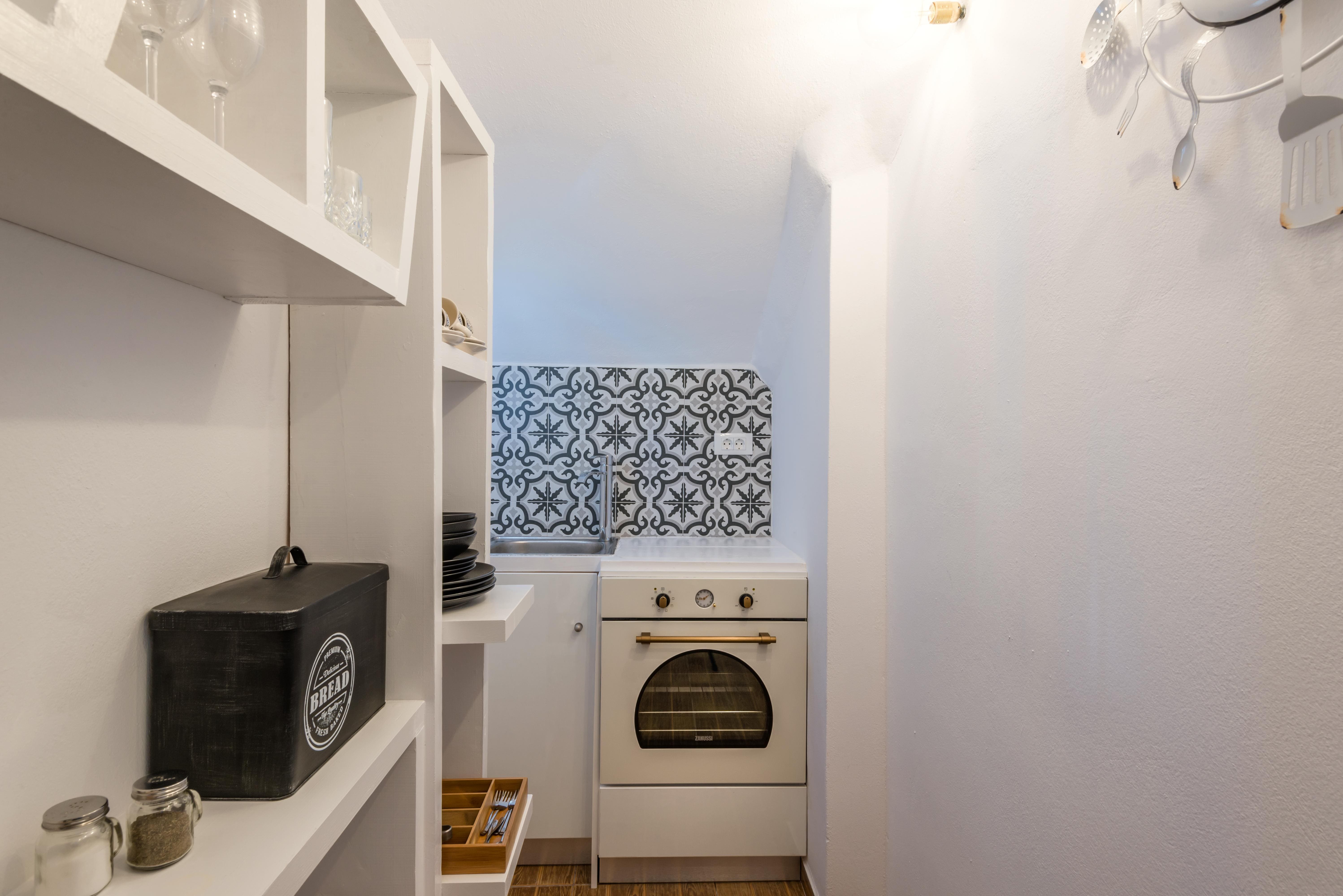 Villa Meltemi Santorini Santorini 33: Luxury 5-Bedroom Apartment with Seaview and Hot Tub, Santorini