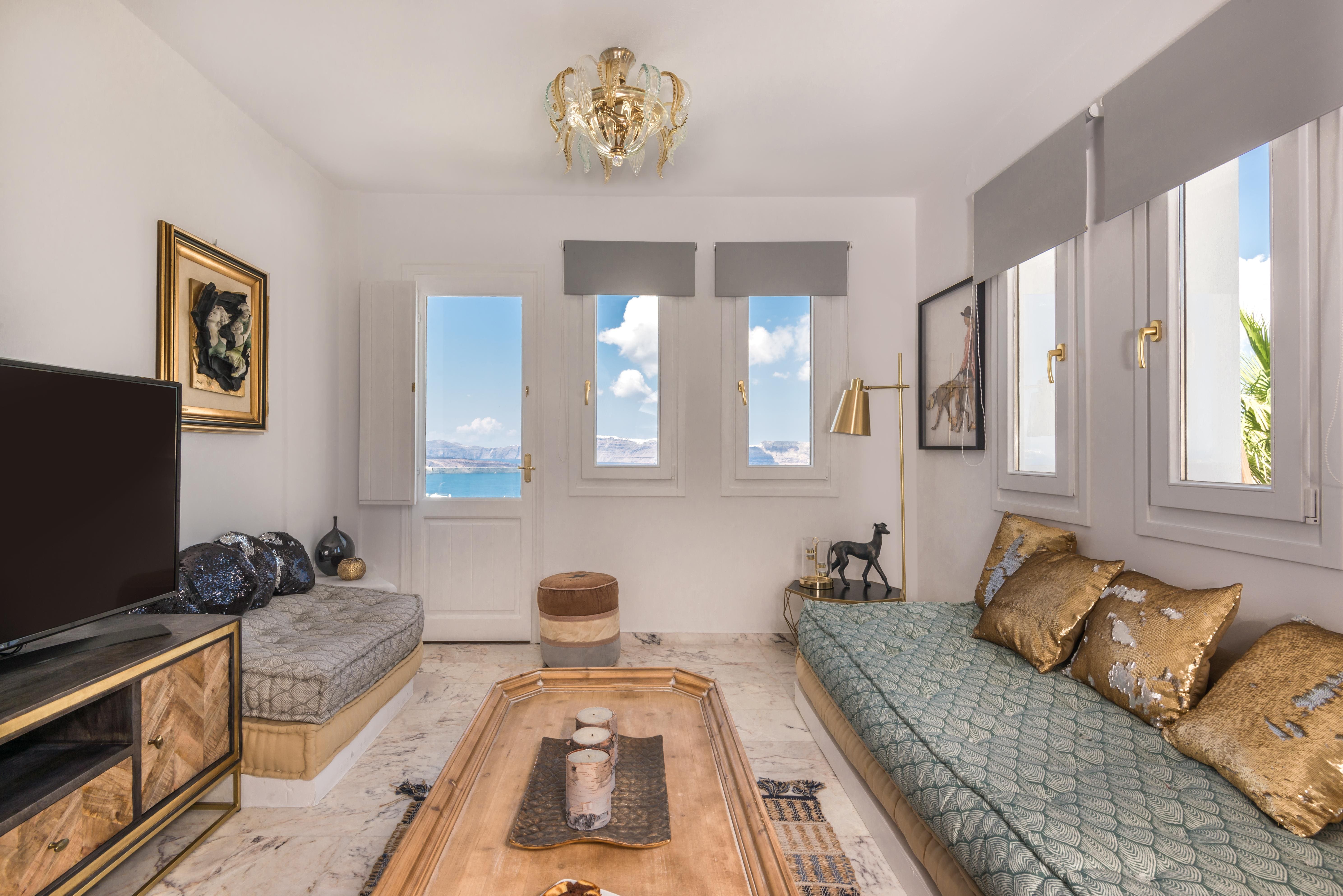 Villa Meltemi Santorini Santorini 33: Luxury 5-Bedroom Apartment with Seaview and Hot Tub, Santorini