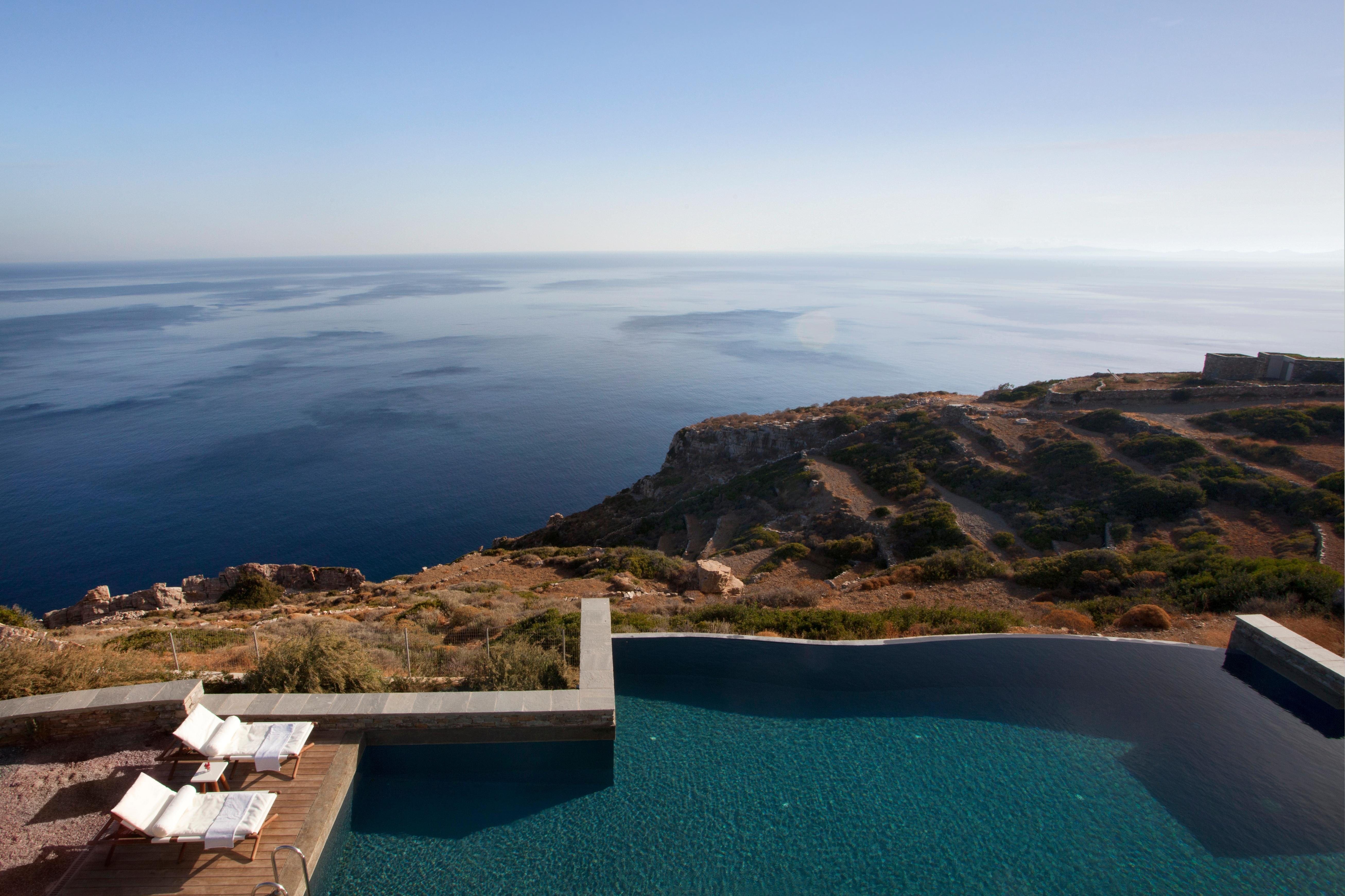 Villa Meltemi Sifnos: Spacious 6-Bedroom Apartment with Infinity Pool and Sea Views, Sifnos