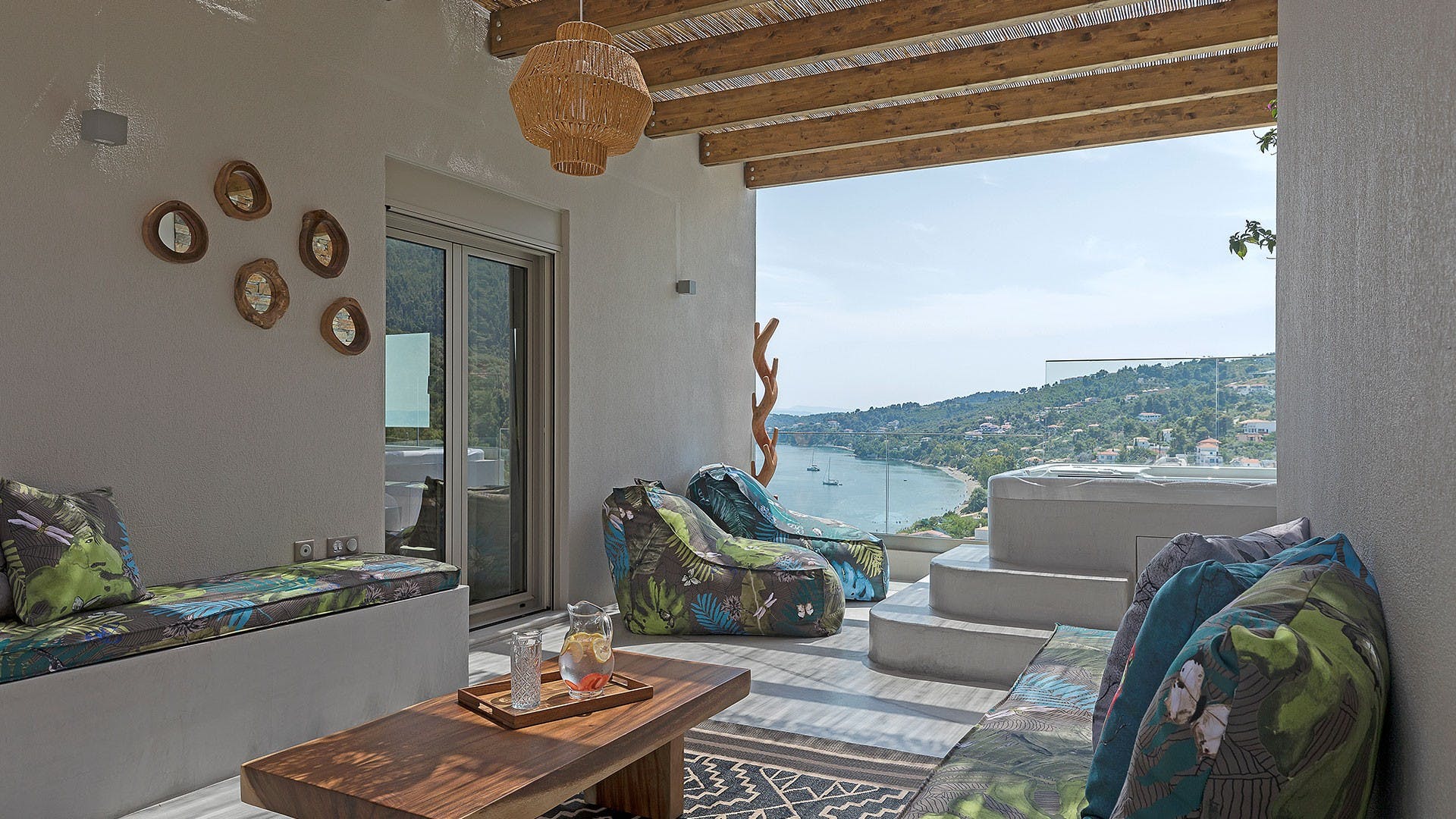 Villa Meltemi Skiathos Skiathos 4: Spacious 5-Bedroom Apartment with Infinity Pool and Sea Views, Skiathos