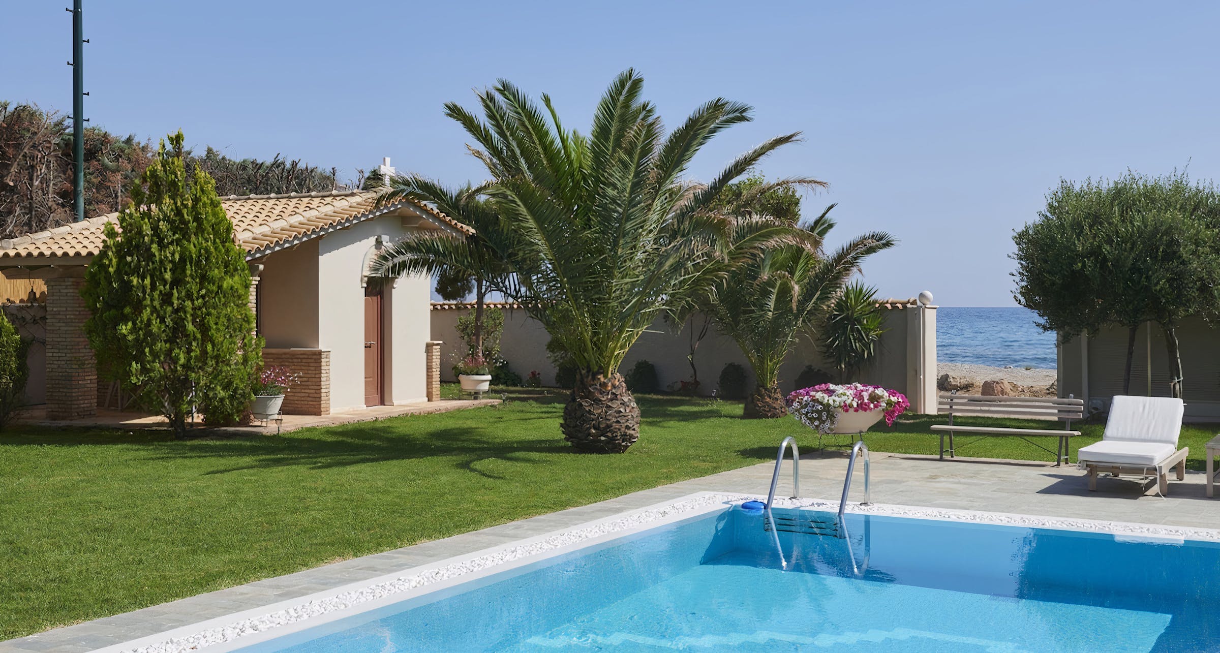 Villa Meltemi Sounio: Stylish 4-Bedroom Beachfront Apartment with Pool, East Attica