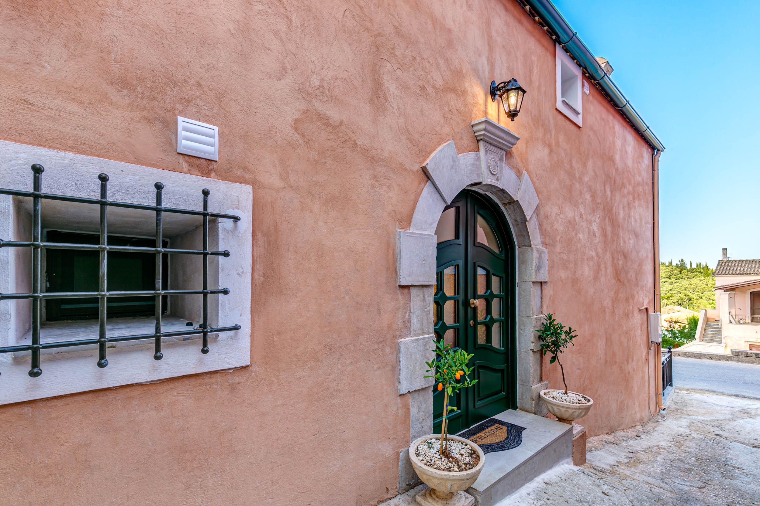 Villa Meltemi Stefanos: Charming 3-Bedroom Cottage with Beach Access, Agios Stefanos