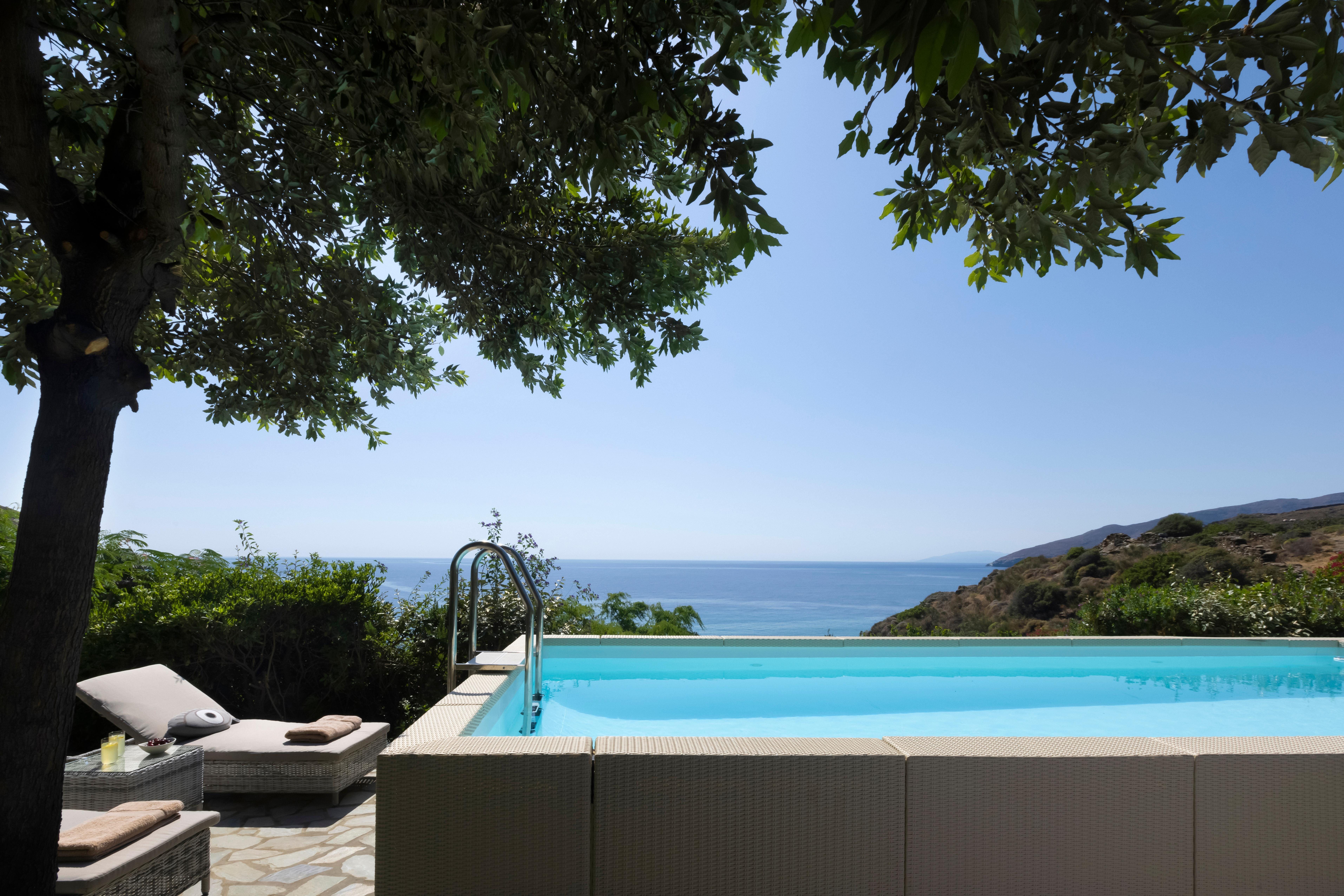 Villa Meltemi Stenies: Luxury 4-Bedroom Villa with Sea Views and Private Pool, Andros