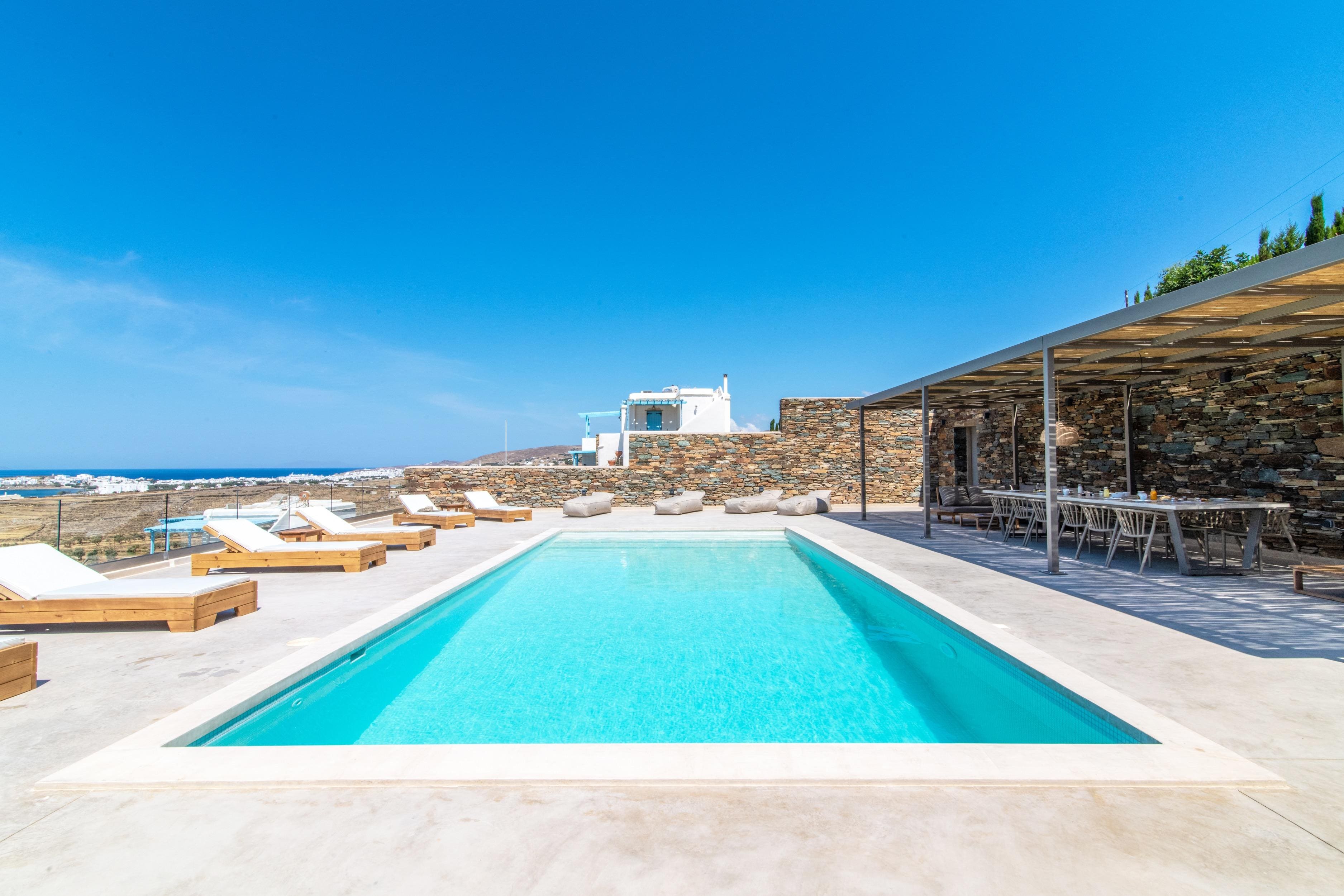 Villa Meltemi Tinos Tinos 10: Spacious 6-Bedroom Apartment with Seaview and Pool, Tinos
