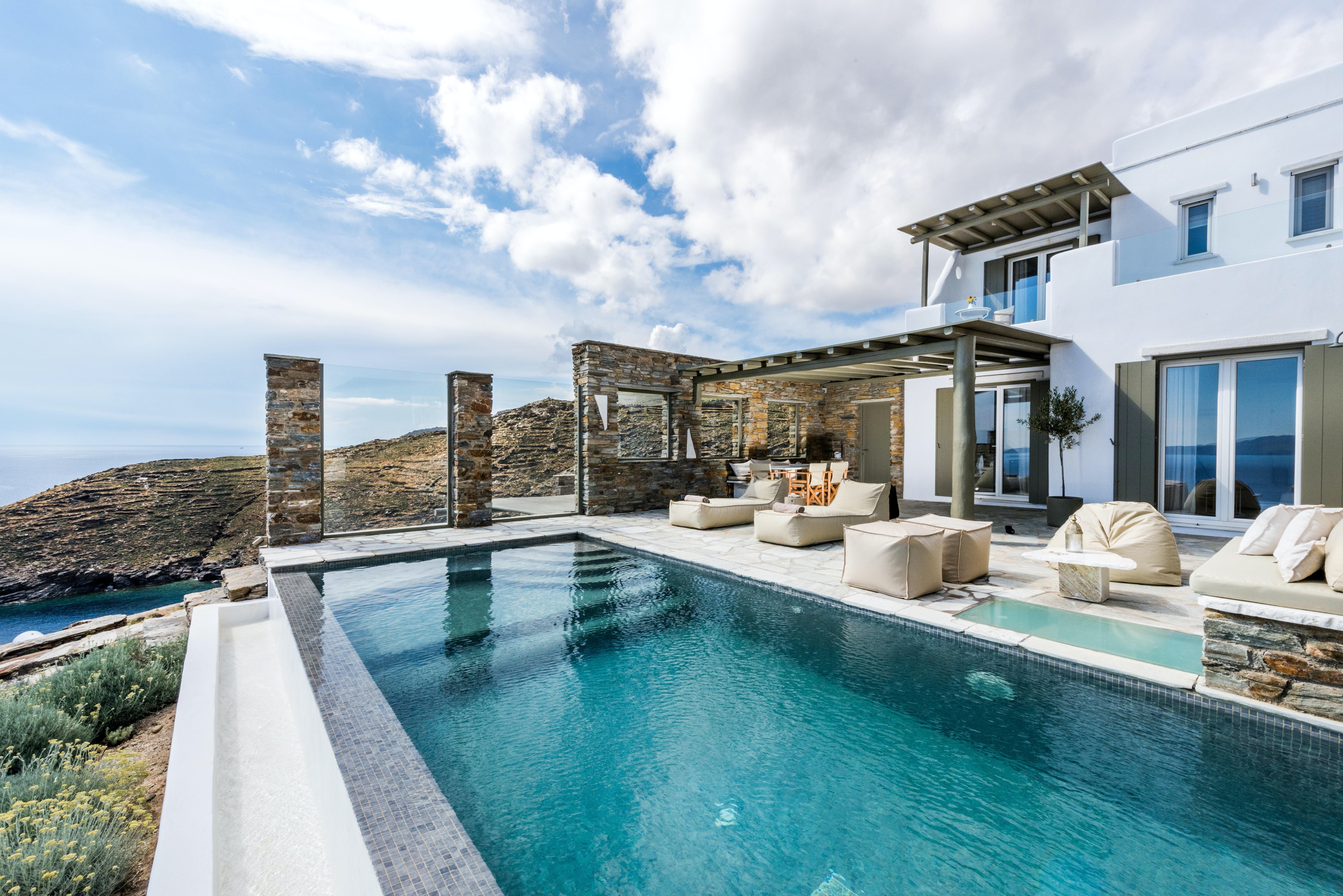 Villa Meltemi Tinos Tinos 12: Luxury 2-Bedroom Apartment with Infinity Pool and Sea Views, Tinos