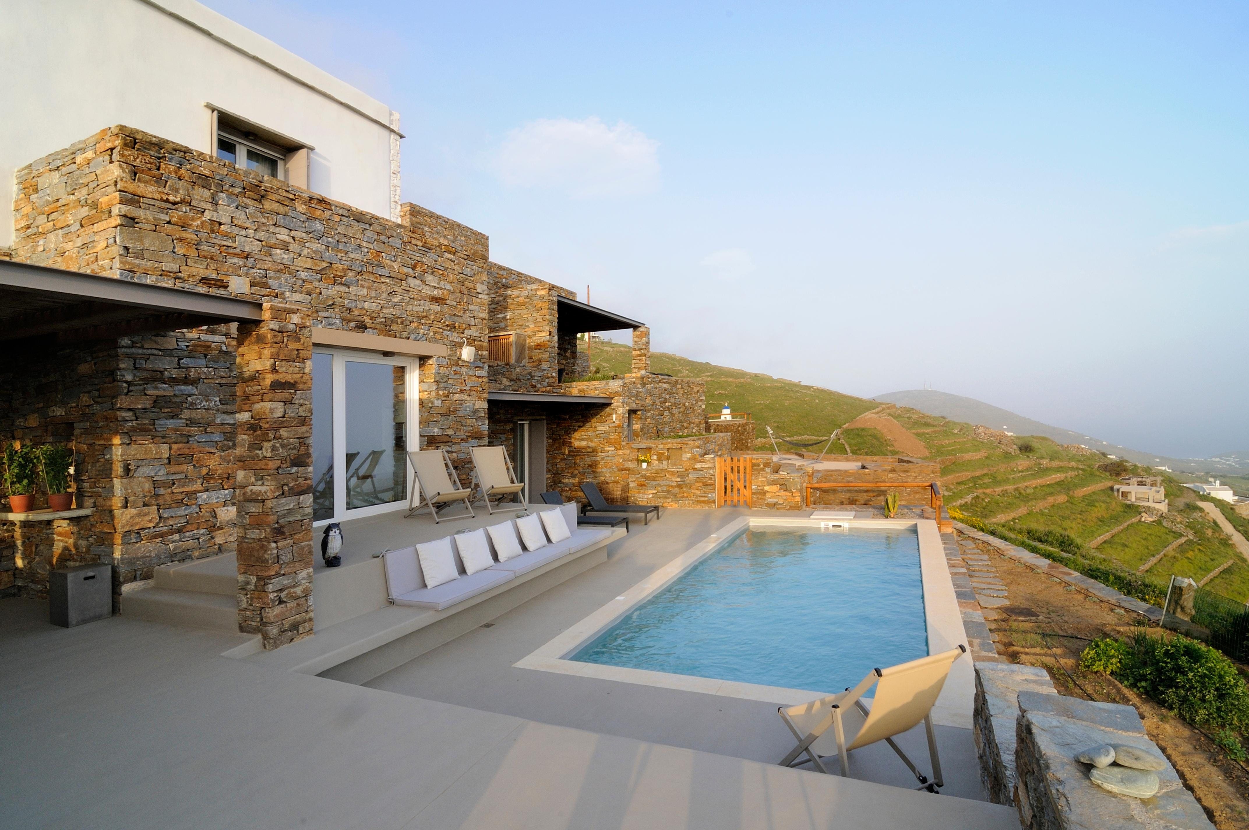 Villa Meltemi Tinos Tinos 13: Spacious 5-Bedroom Apartment with Infinity Pool, Tinos