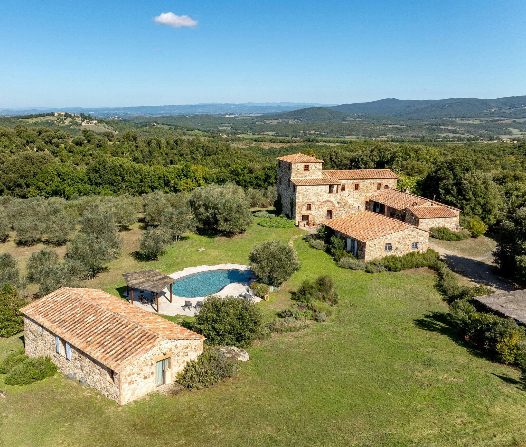 Villa Mensano Siena: Luxury 4-Bedroom Villa with Private Pool, Siena