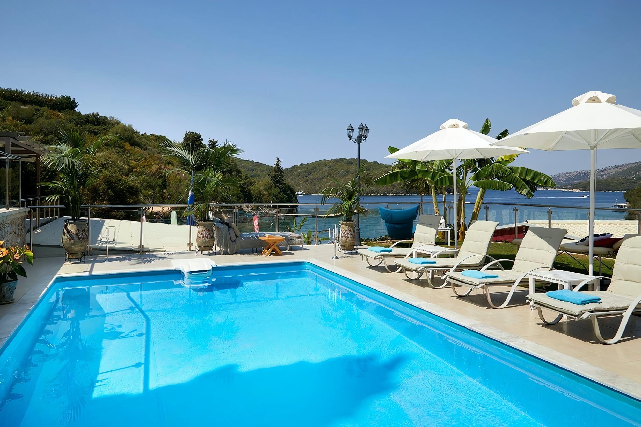 Villa Mesovouni Kavos: Exquisite 2-Bedroom Beachfront Apartment with Stunning Sea Views, Kavos