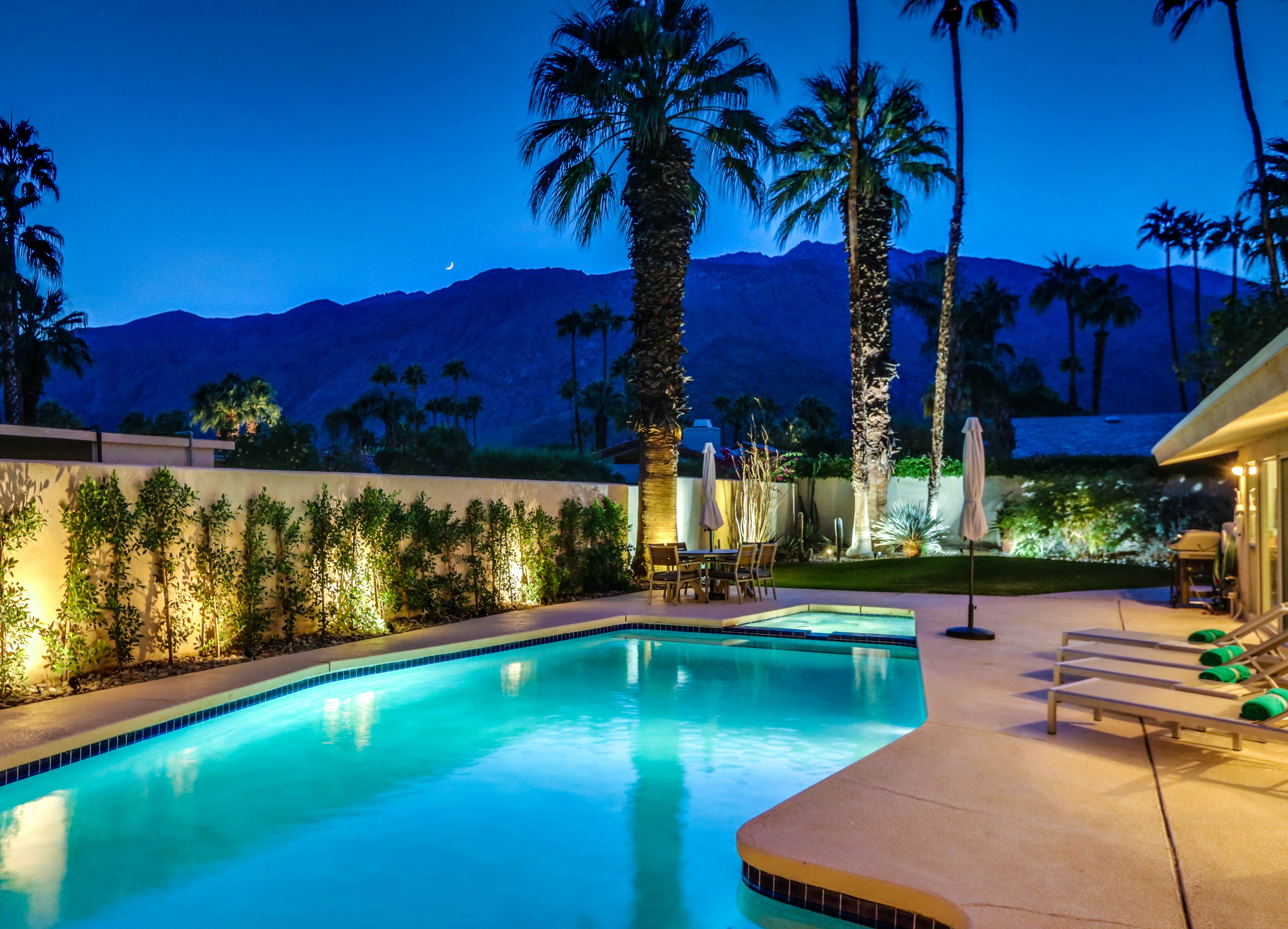 Villa Mesquite Cathedral: Luxury 3-Bedroom Villa with Pool and Mountain Views, Palm Springs