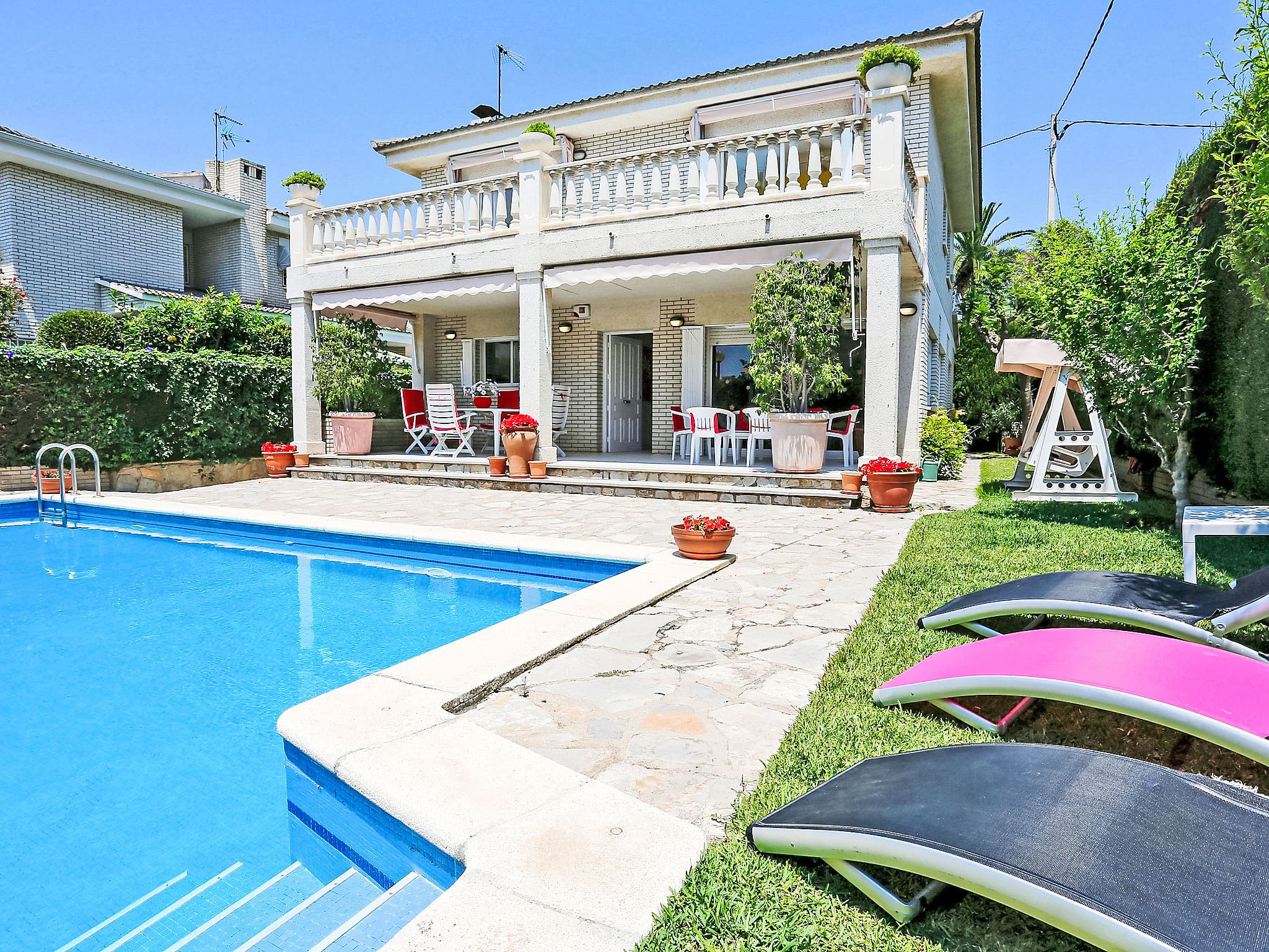 Villa Mestral Cambrils: Spacious 6-Bedroom Family Villa with Private Pool and Garden Near Cambrils Beach
