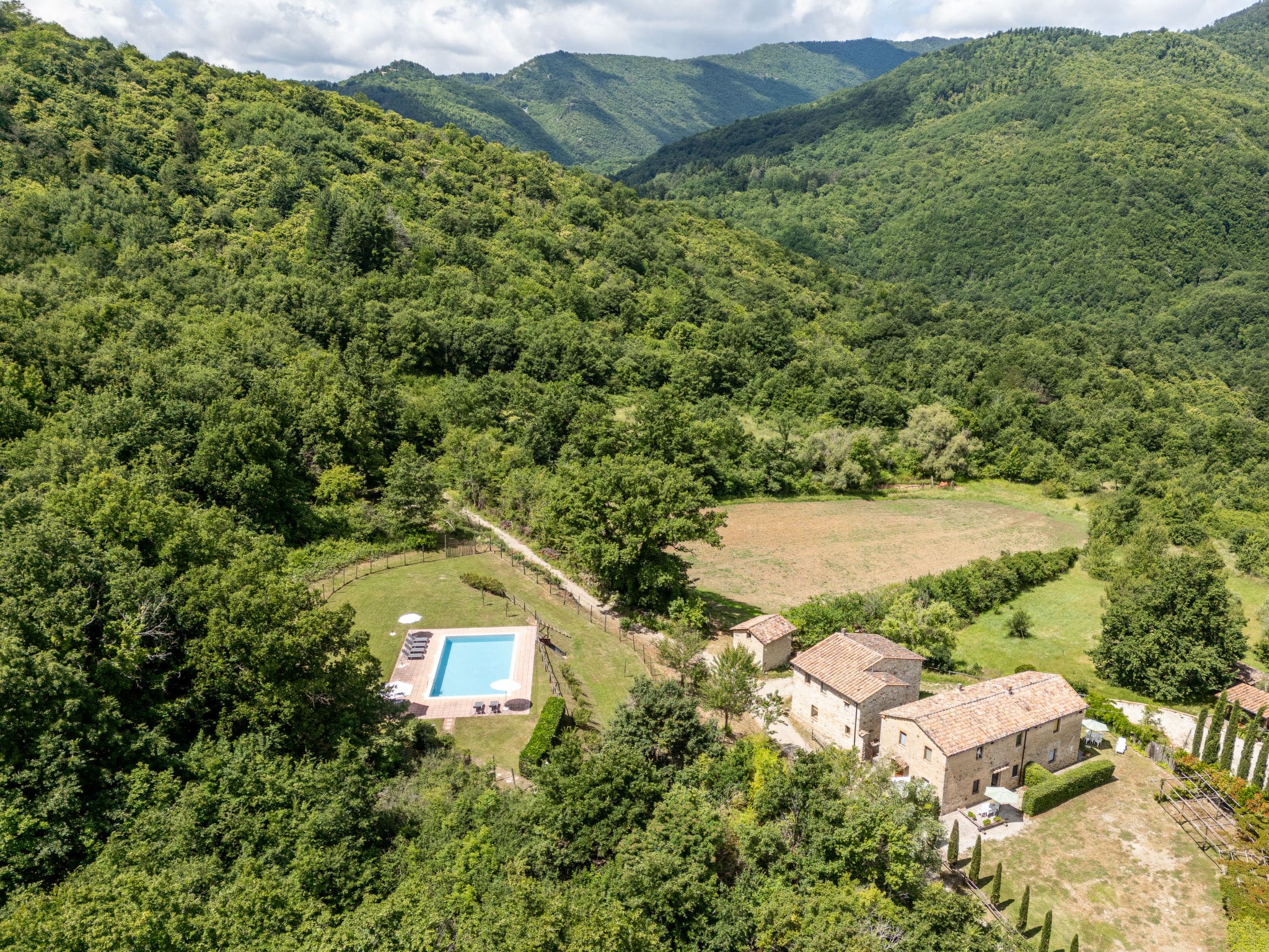 Villa Metallifere Travale: Stunning 8-Bedroom Tuscan Farmhouse with Private Pool in the Metalliferous Hills