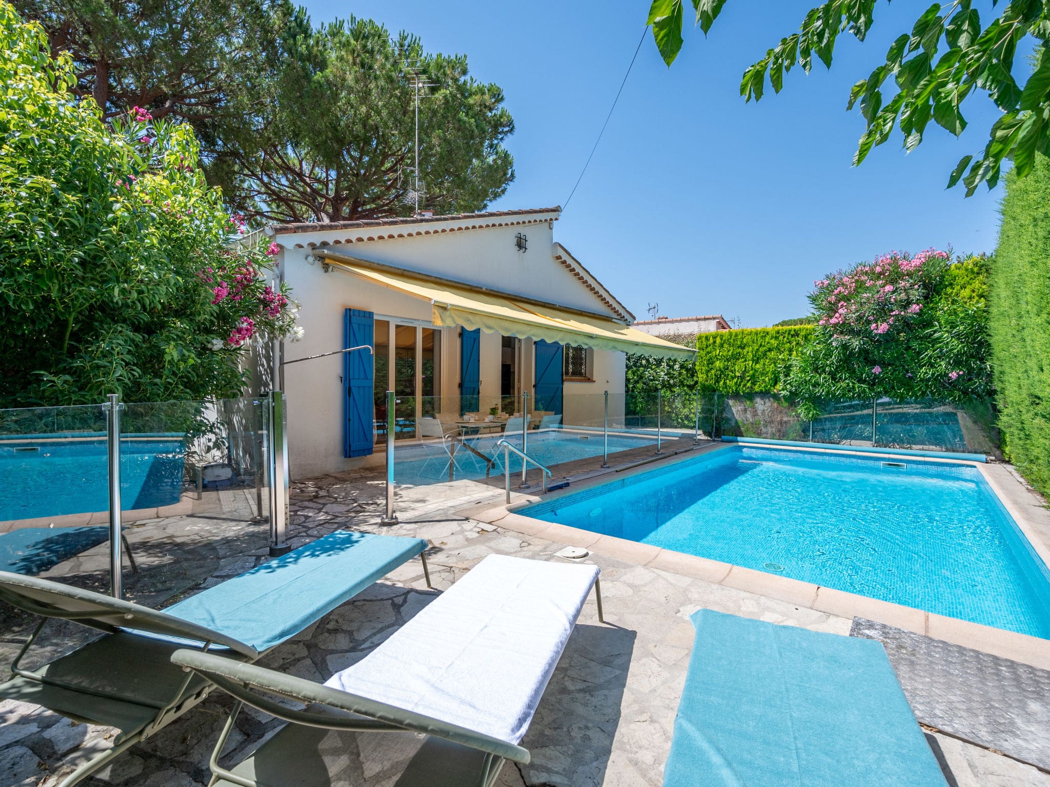 Villa Mimosa Mandelieu: Stylish 3-Bedroom Villa with Private Pool and Modern Amenities on the French Riviera