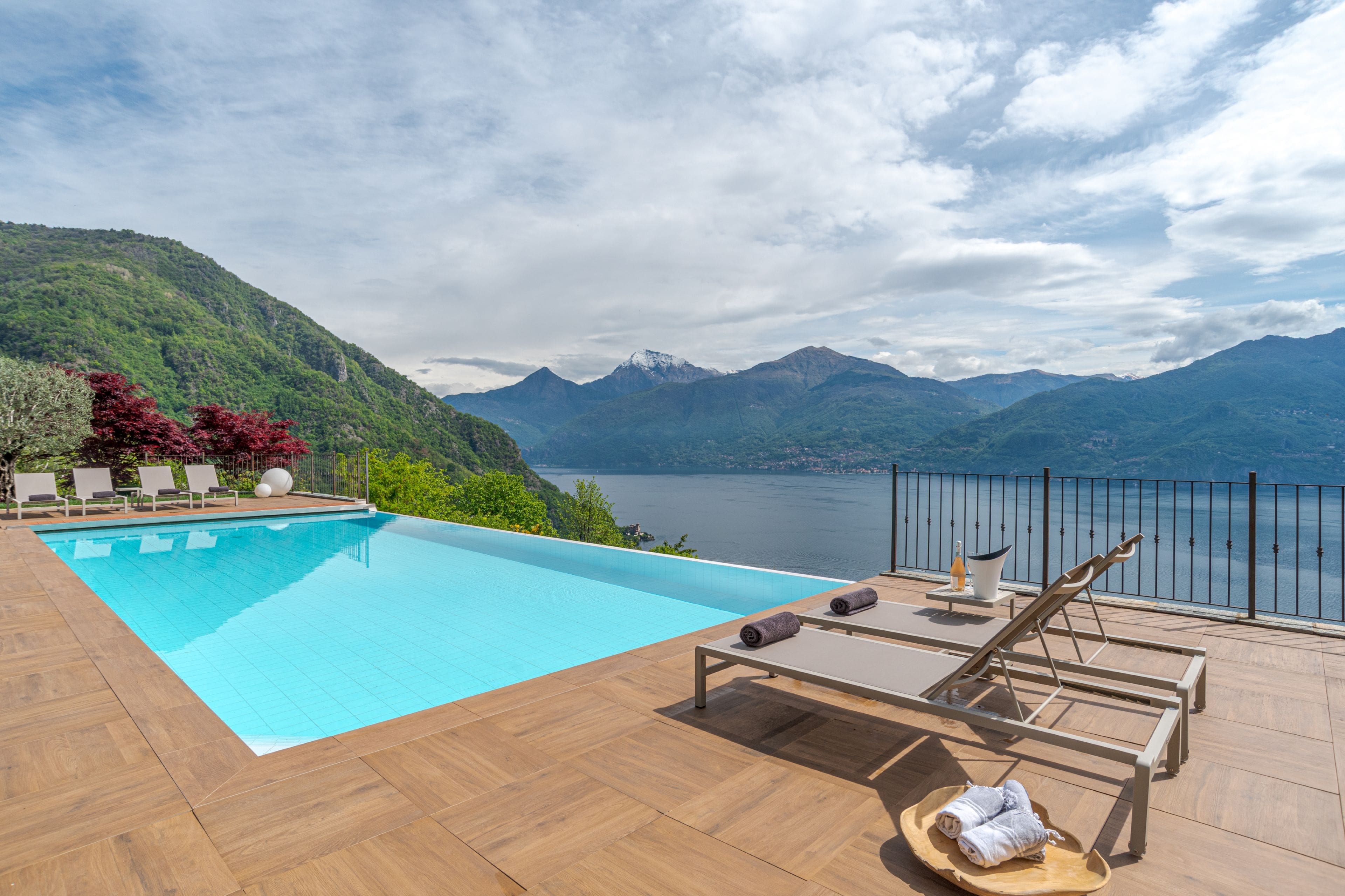 Villa Miralago Varenna: Luxury 4-Bedroom Villa with Infinity Pool, Varenna