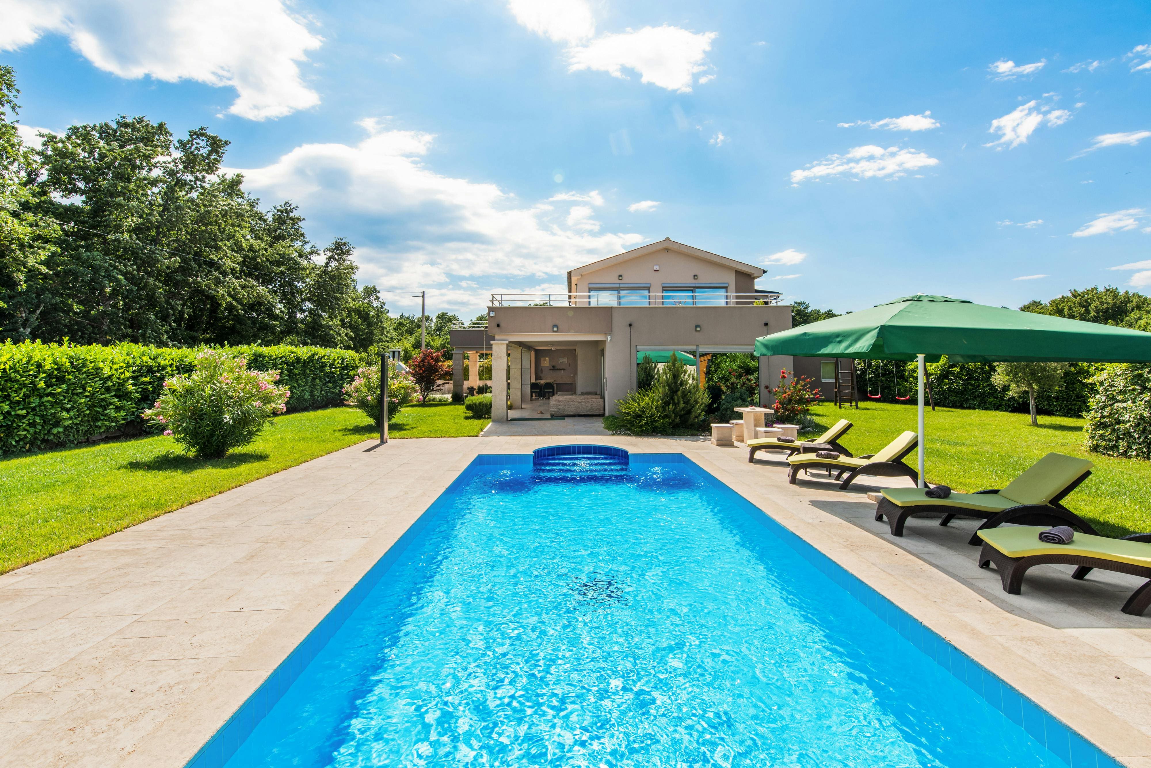 Villa Mirna Pula: Luxury 4-Bedroom Villa with Pool and Sauna, Istria