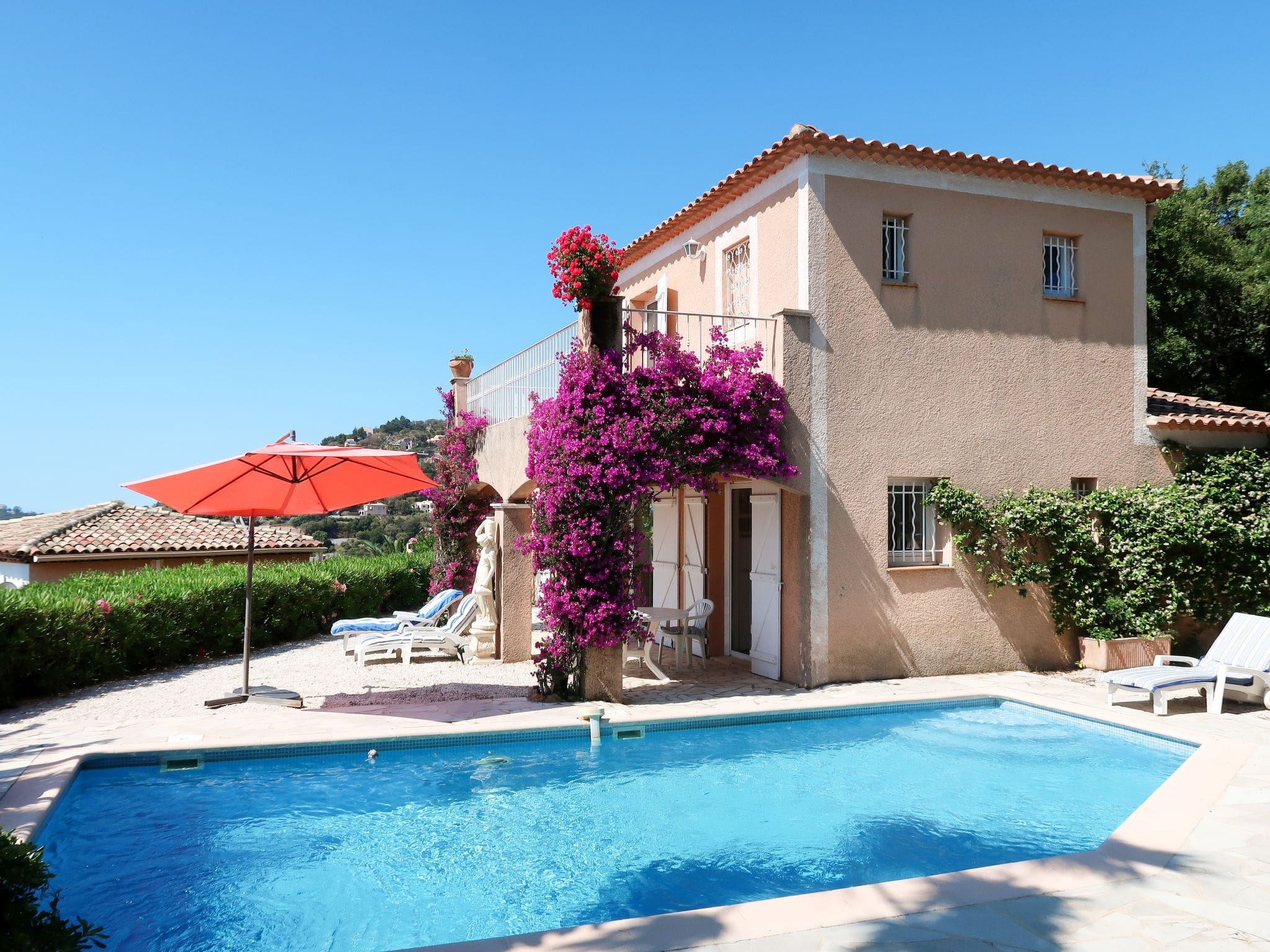 Villa Mistral Cavalaire: Stunning 3-Bedroom Holiday Home with Private Pool and Sea Views in French Riviera