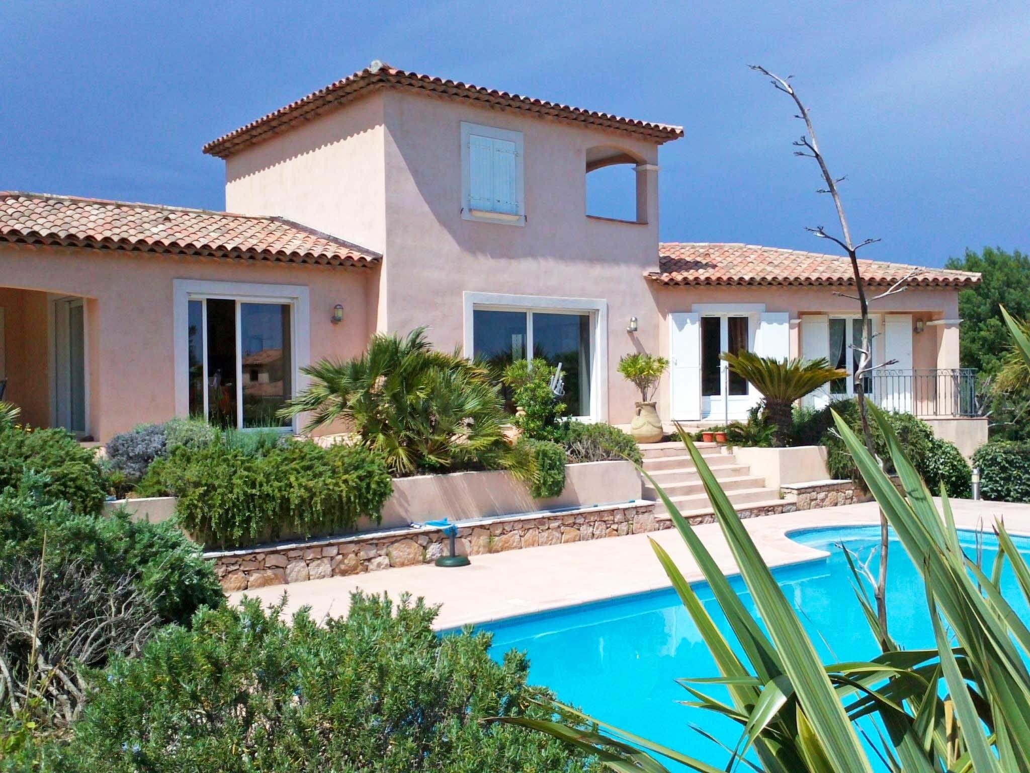 Villa Mistral Les Issambres: Stunning 3-Bedroom Villa with Heated Private Pool and Mediterranean Gardens on French Riviera