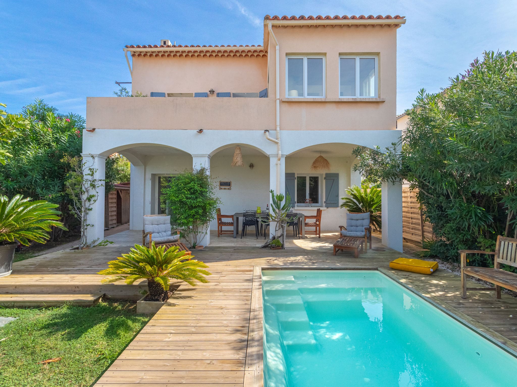 Villa Mistral Six-Fours: Stunning 4-Bedroom Mediterranean Villa with Private Pool and Sea Access Near Bandol