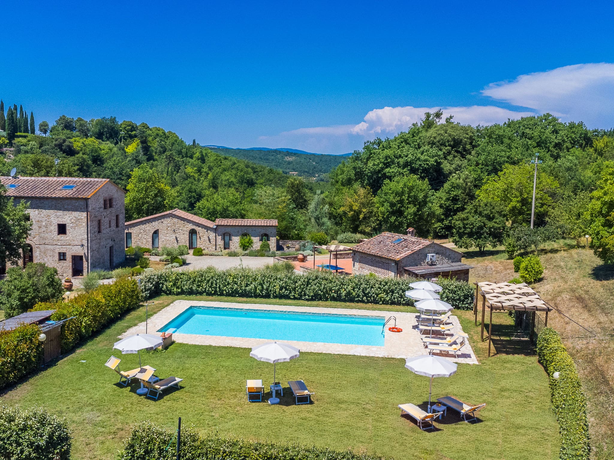 Villa Montagnola Elsa: Spacious 8-Bedroom Tuscan Villa with Private Pool and Panoramic Countryside Views