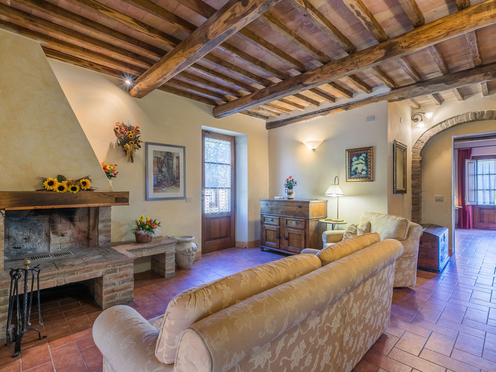 Villa Montagnola Elsa: Spacious 8-Bedroom Tuscan Villa with Private Pool and Panoramic Countryside Views