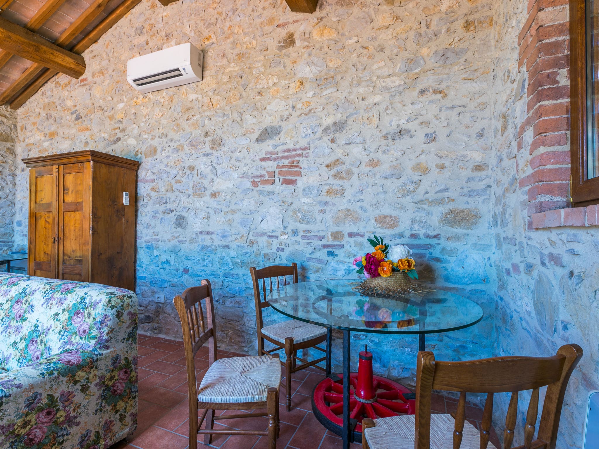 Villa Montagnola Elsa: Spacious 8-Bedroom Tuscan Villa with Private Pool and Panoramic Countryside Views