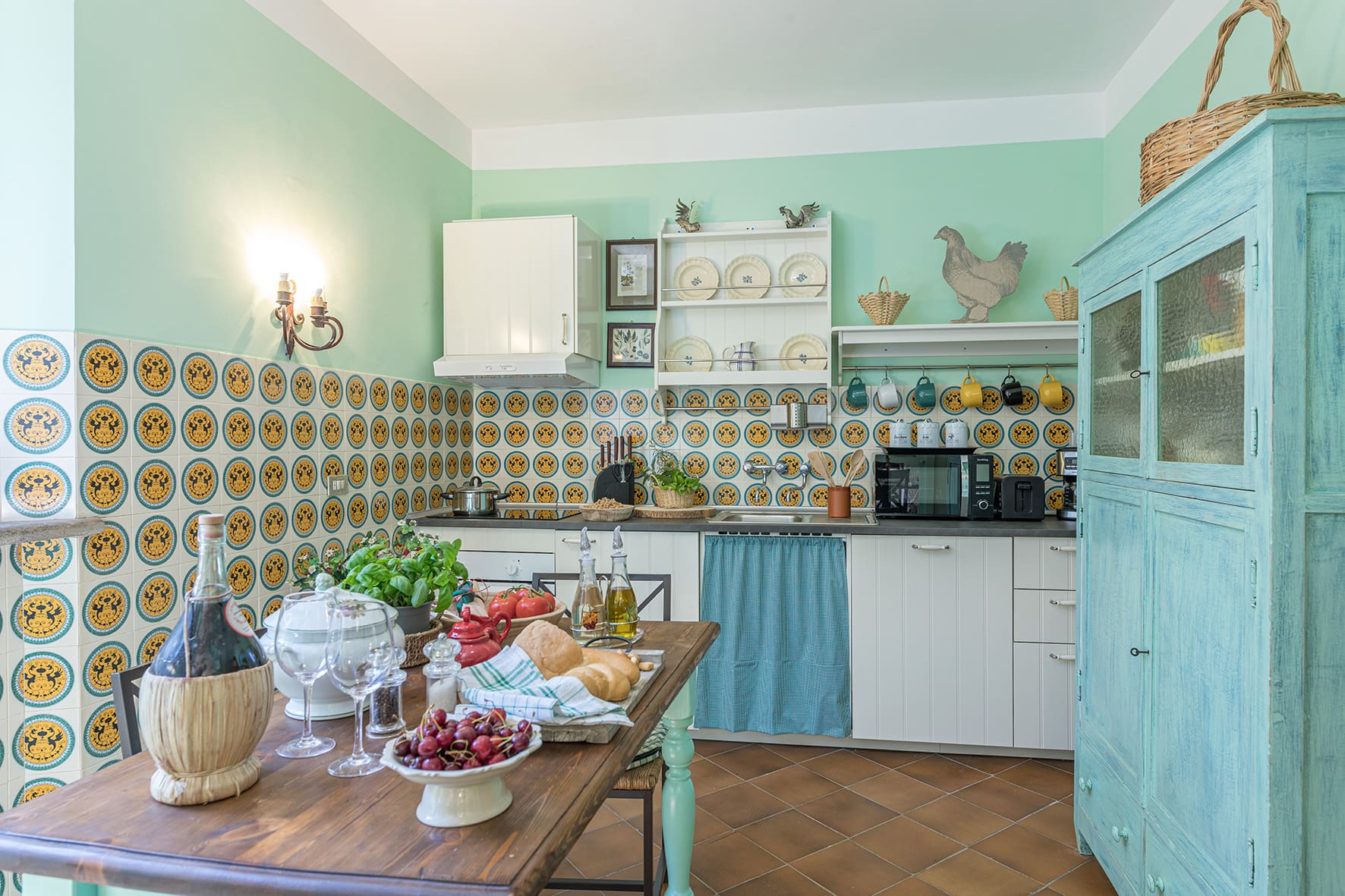 Villa Montagnola Senese: Luxury 3-Bedroom Apartment with Pool Access, Siena