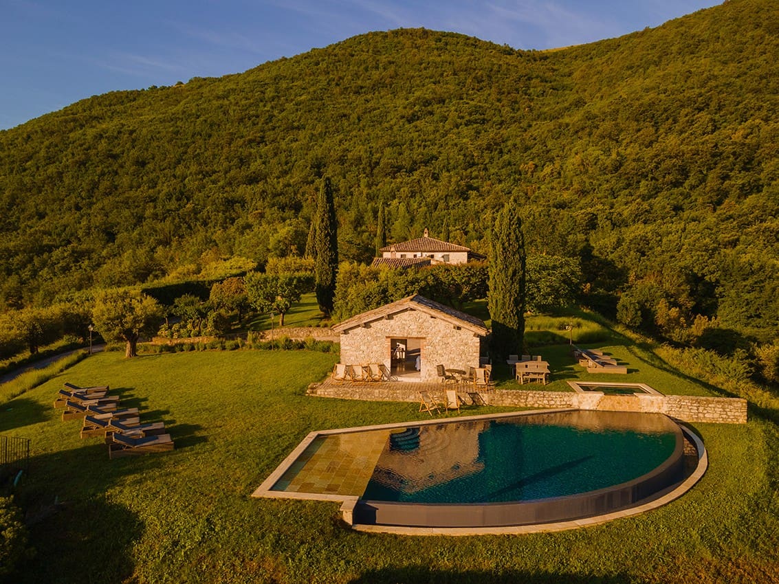 Villa Monte Murlo Perugia: 8-Bedroom Luxury Villa with Infinity Pool and Tennis Court, Umbria