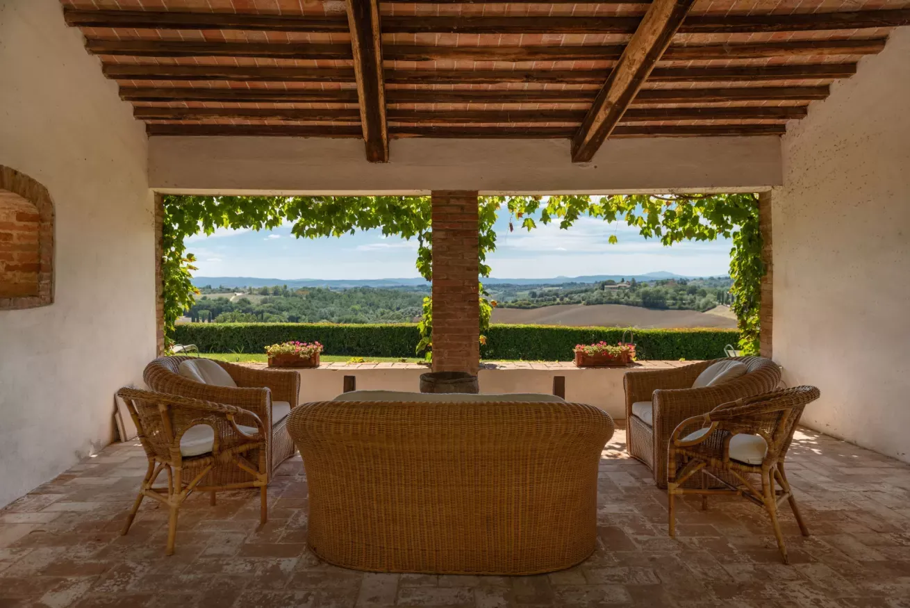 Villa Monteluco Siena: Luxury 4-Bedroom Villa with Shared Pool and Scenic Views, Tuscany