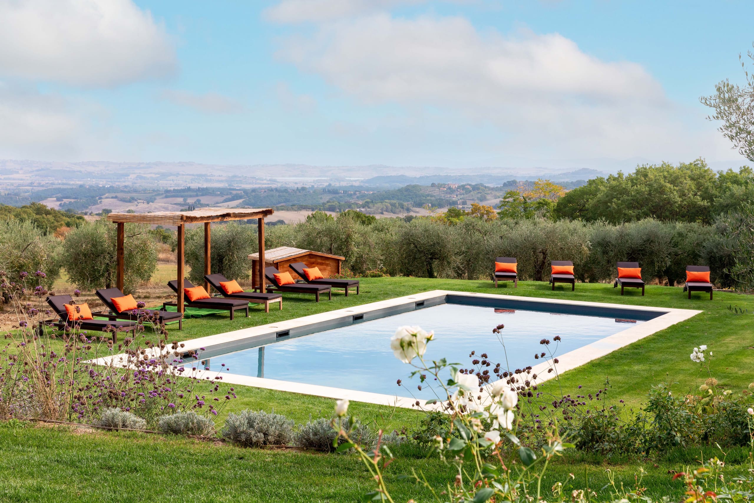 Villa Montepulciano Sarteano: Luxury 7-Bedroom Villa with Pool and Hot Tub, Tuscany