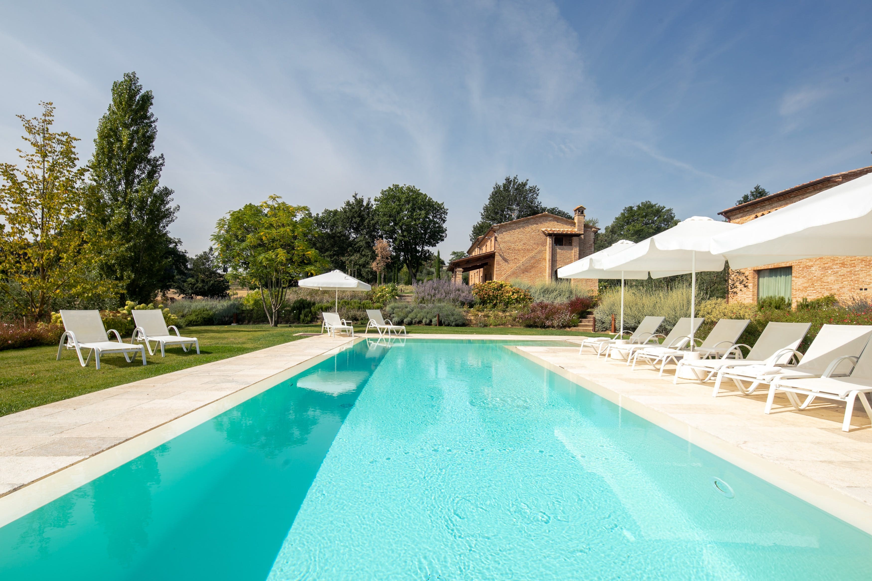 Villa Montepulciano Valdichiana: Luxury 6-Bedroom Apartment with Spa and Pool, Tuscany