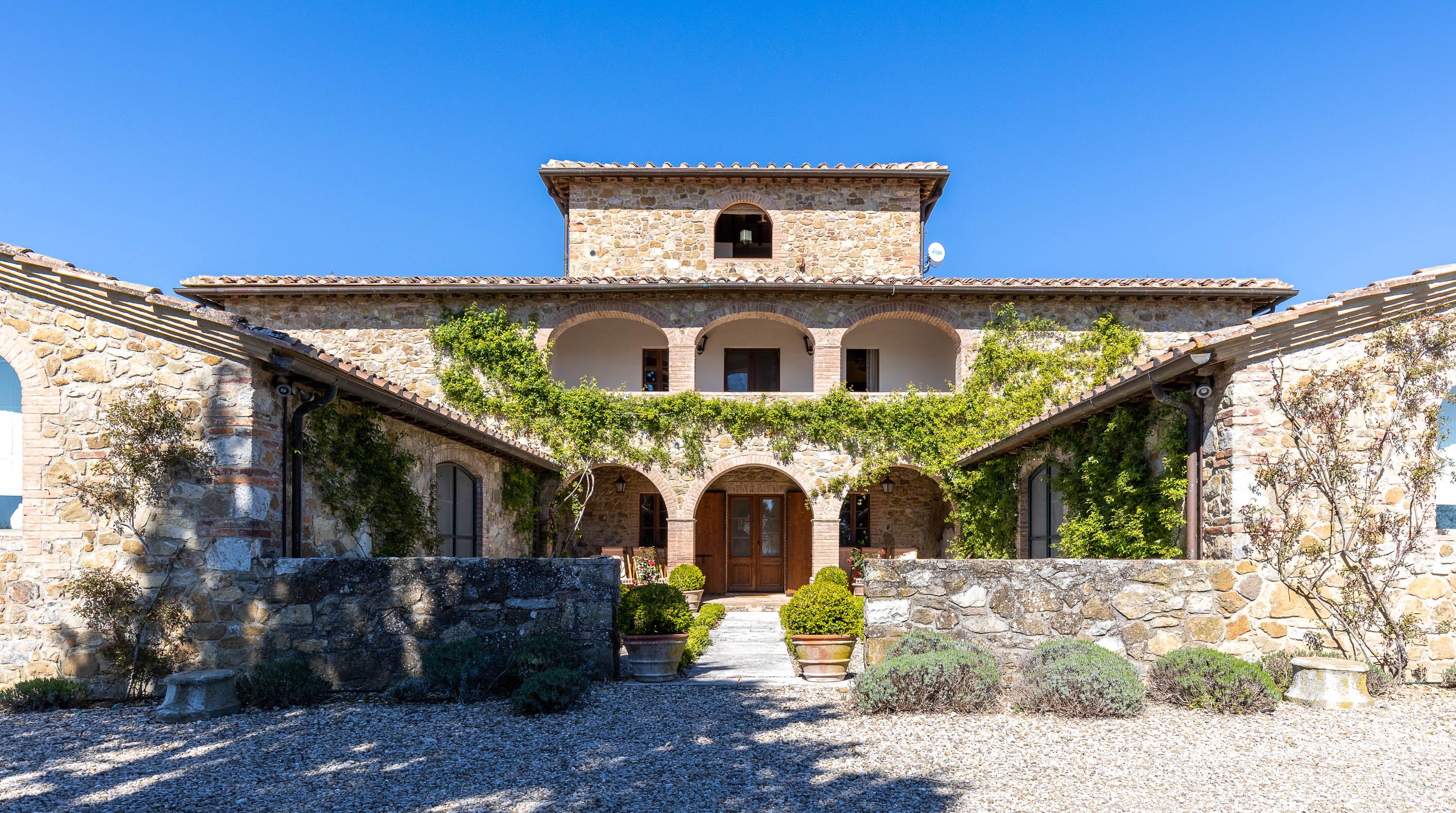 Villa Monteriggioni Siena: Luxury 4-Bedroom Villa with Swimming Pool, Siena Province