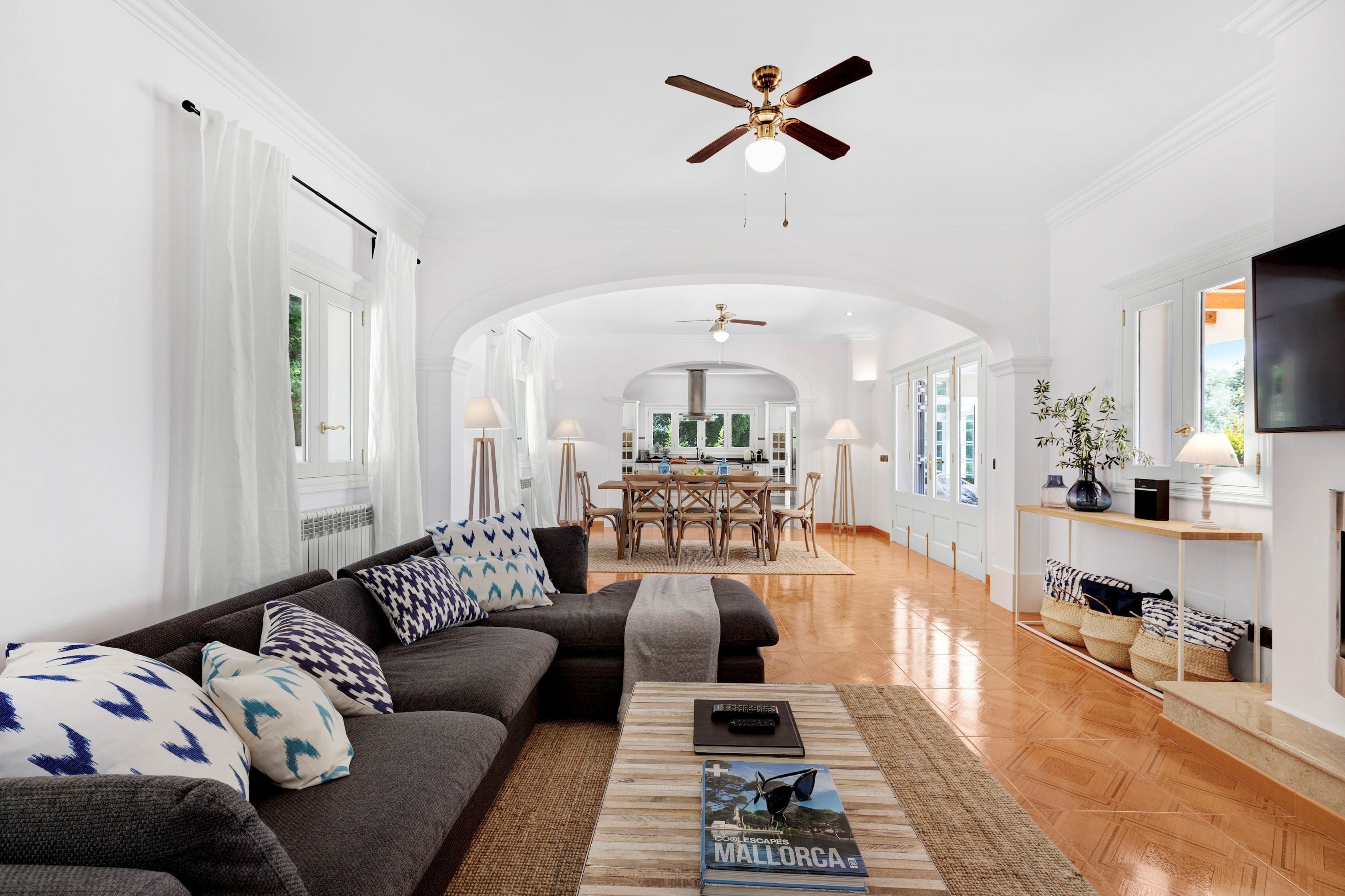 Villa Monti Pollença: 5-Bedroom Luxury Villa with Stunning Seaview and Pool, Pollença