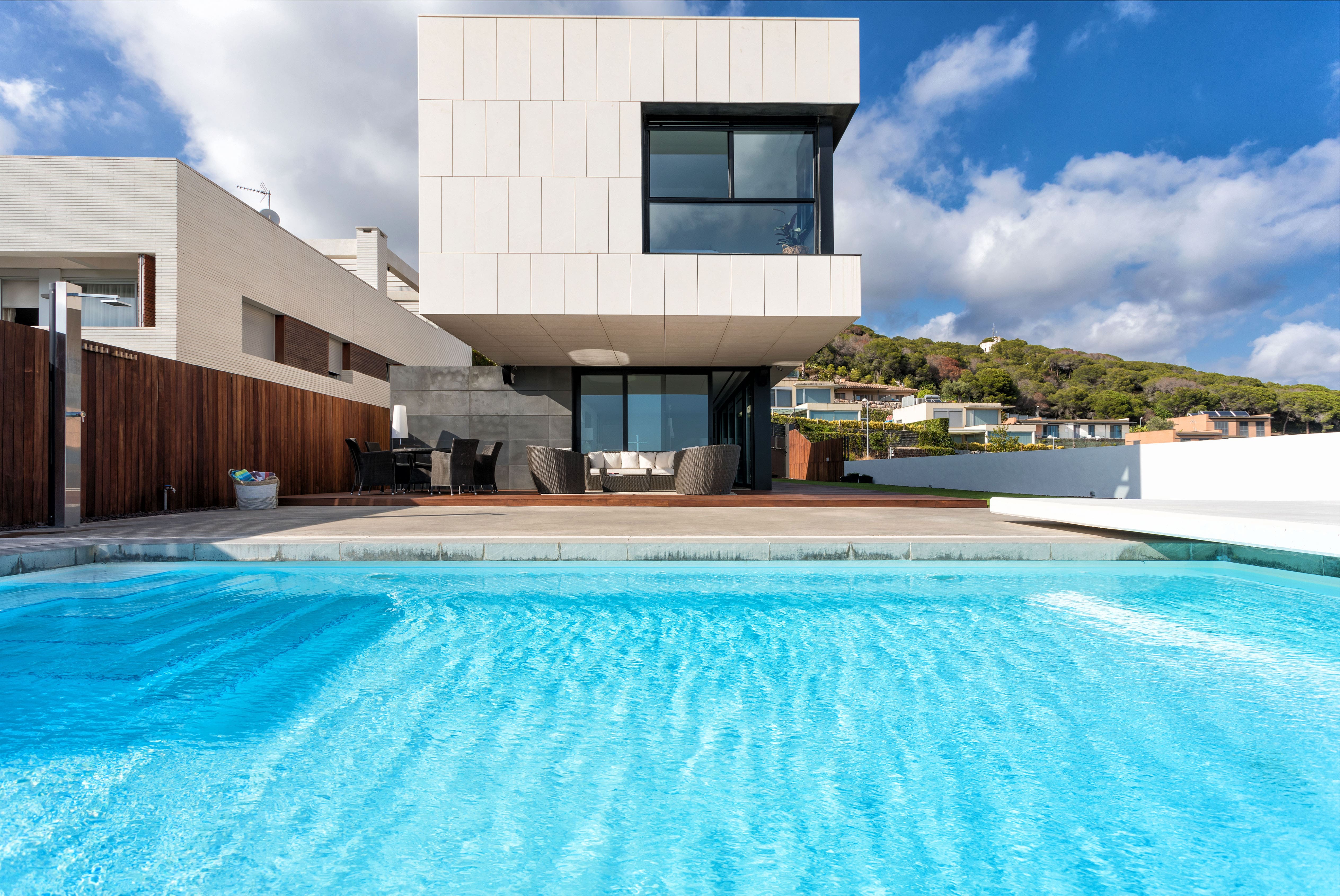 Villa Montnegre Mataró: 5-Bedroom Luxury Villa with Infinity Pool and Seaview, Barcelona