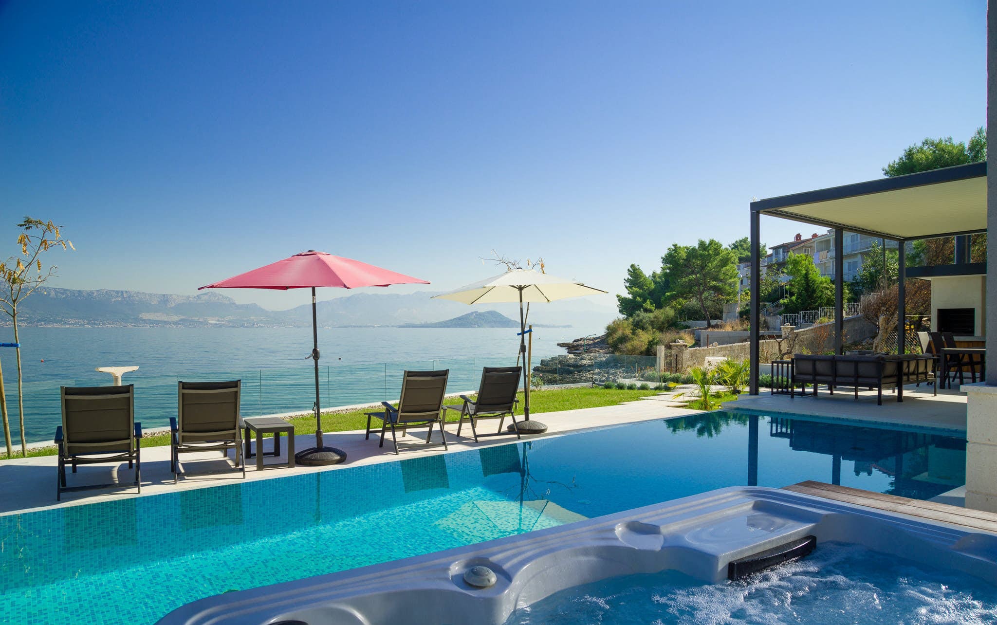 Villa Morska Oaza: Stunning Luxury Villa Rental with Infinity Pool in Split