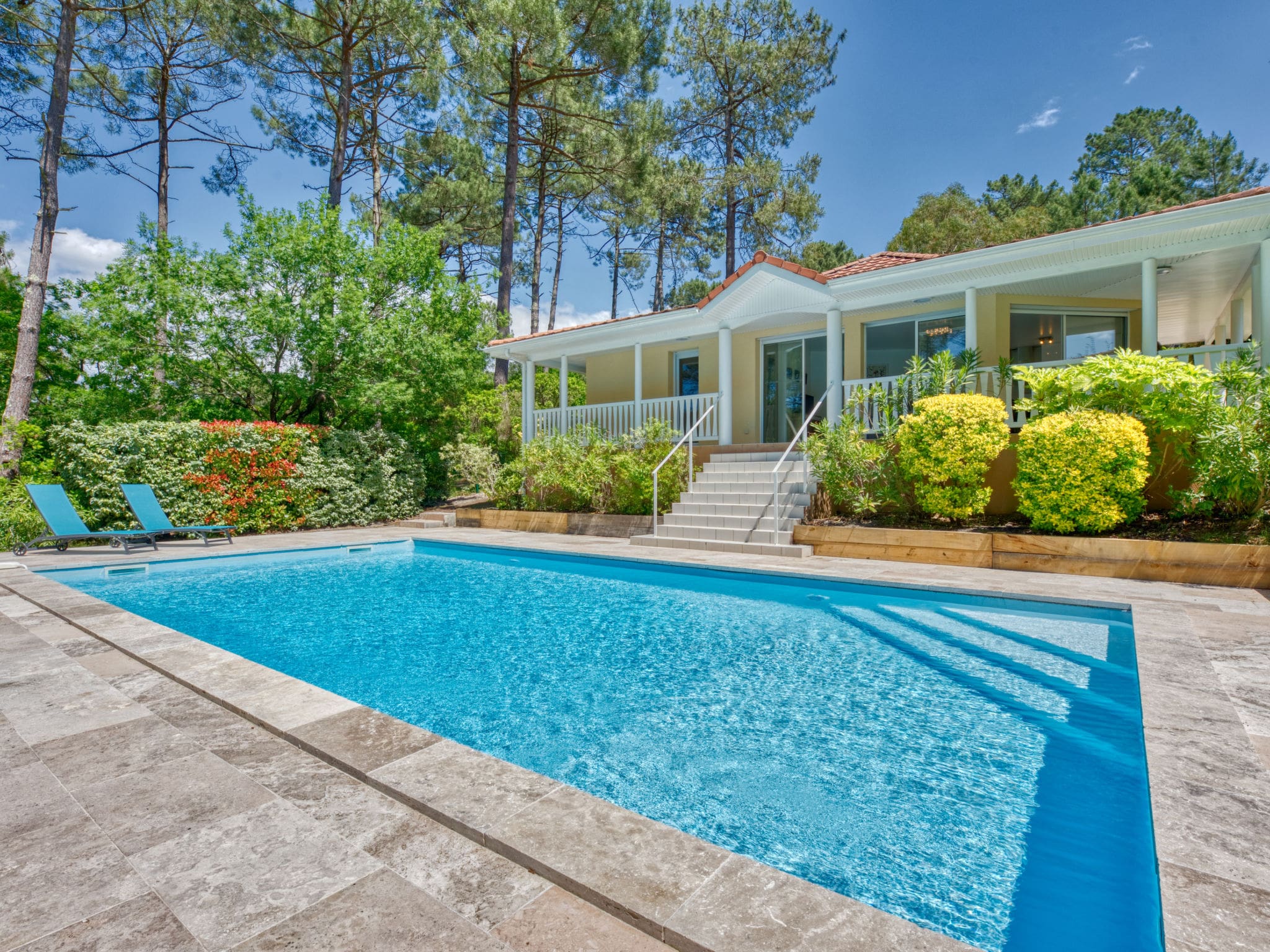 Villa Moutchic Lacanau: Elegant 3-Bedroom Villa with Private Swimming Pool Near Golf Course in Bordeaux Region