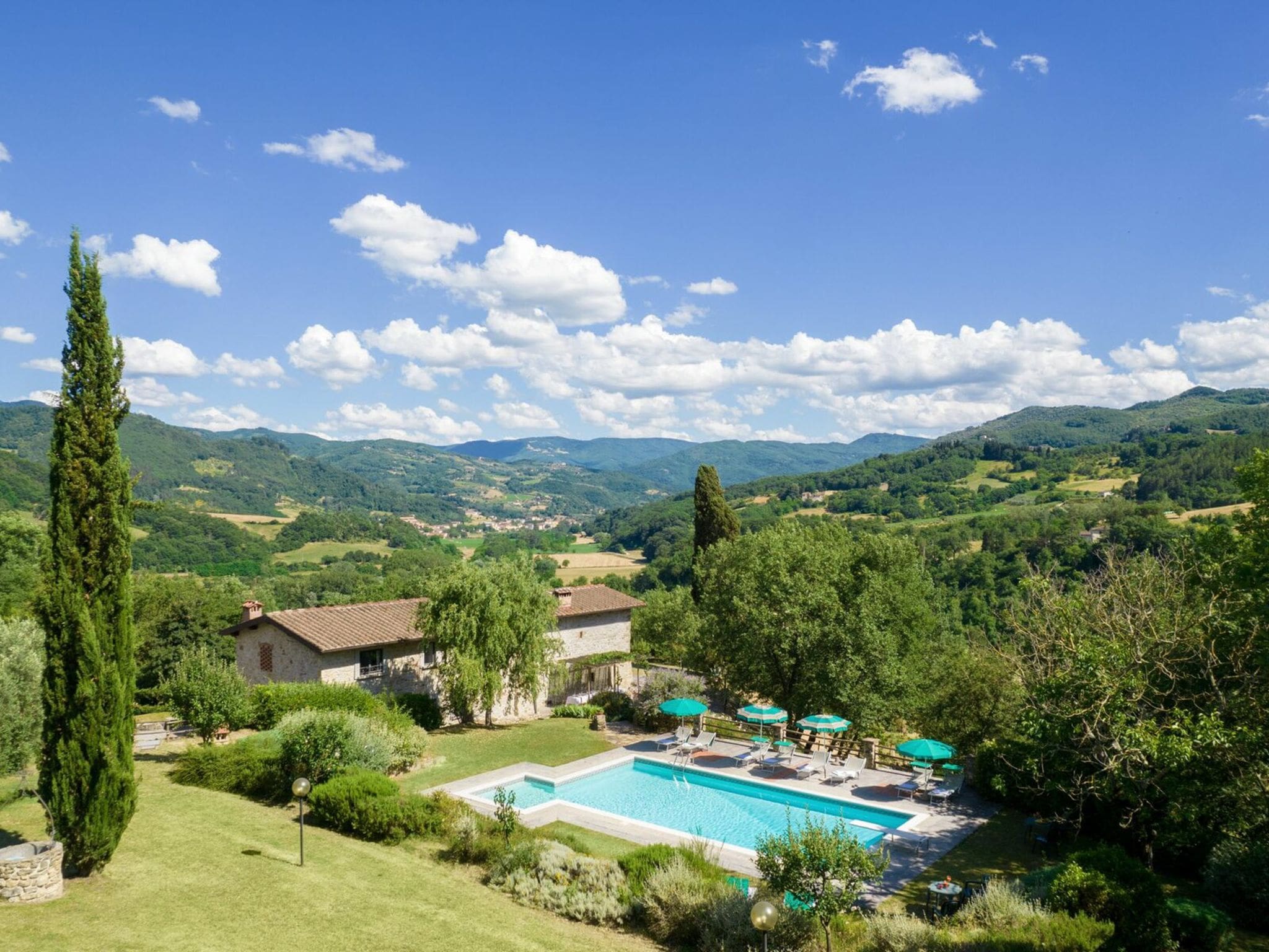 Villa Mugello Vicchio: Spectacular 7-Bedroom Tuscan Villa with Private Pool and Gardens in the Heart of Mugello Valley