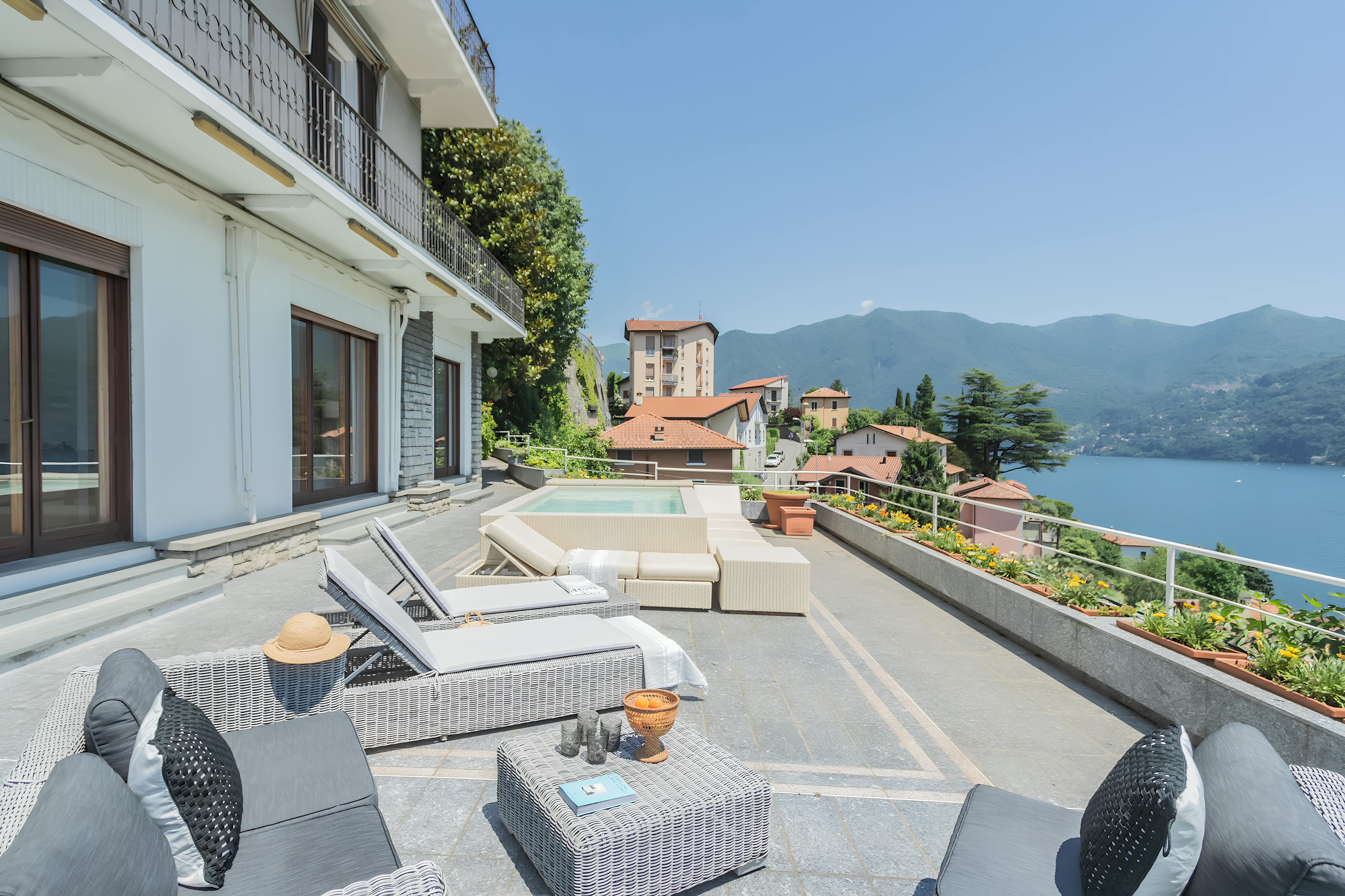 Villa Narciso Moltrasio: Elegant 7-Bedroom Villa with Lake Views and Pool, Moltrasio