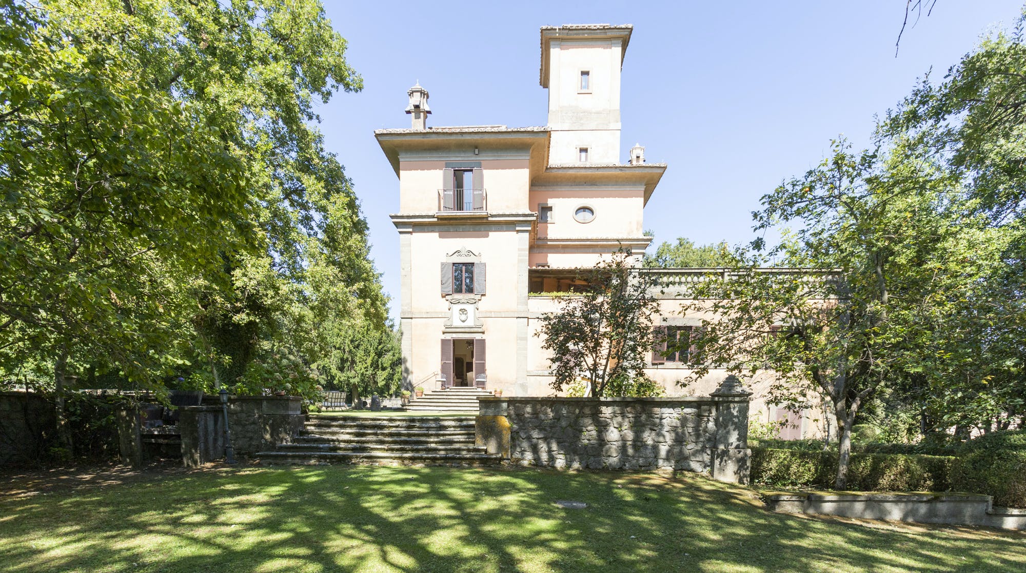 Villa Nemorense Castelli: Expansive 7-Bedroom Villa with Pool, Countryside Views, Castelli Romani