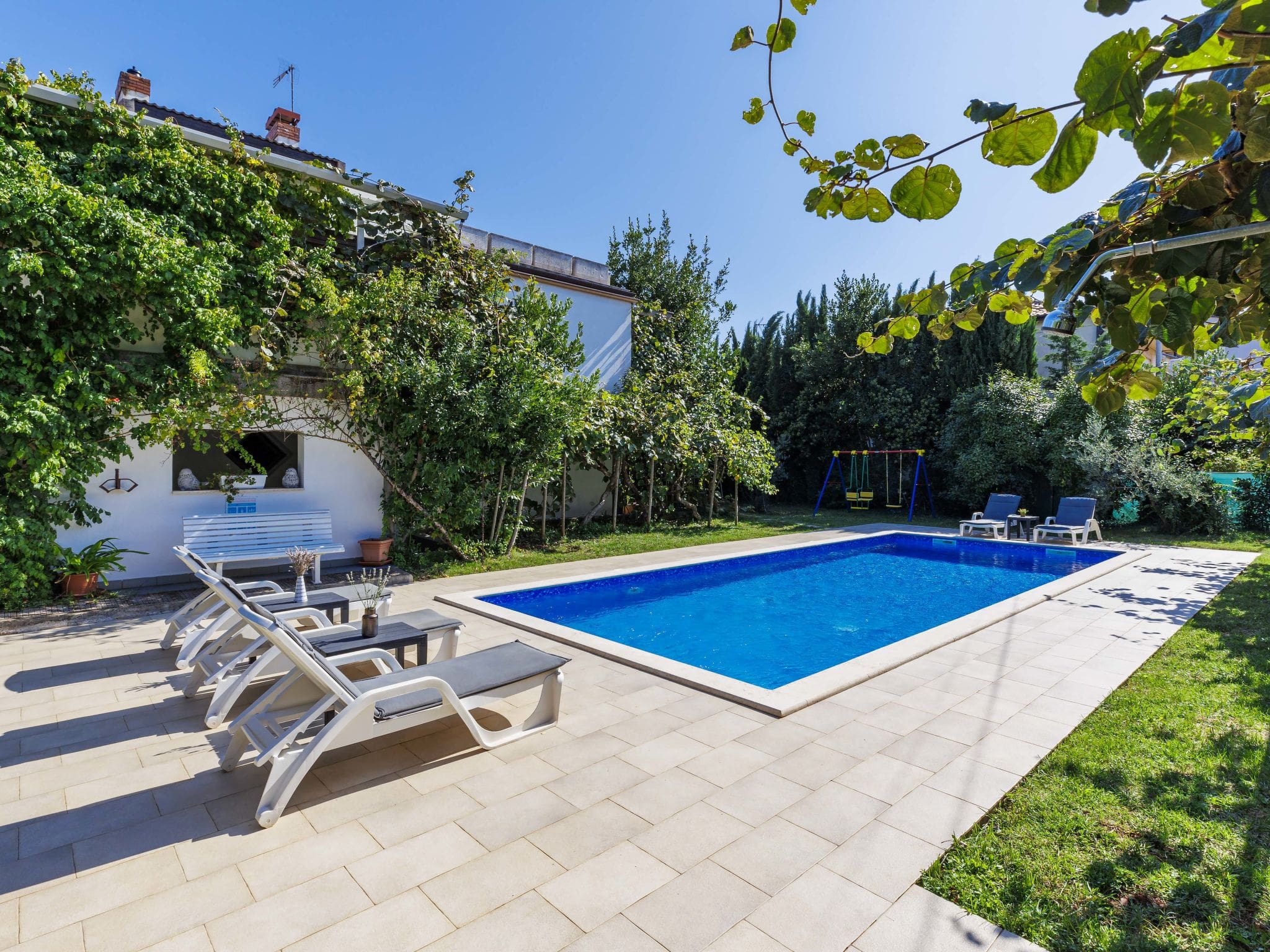 Villa Novigrad Umag: Elegant 4-Bedroom Holiday Villa with Private Pool and Garden Near Umag Coast