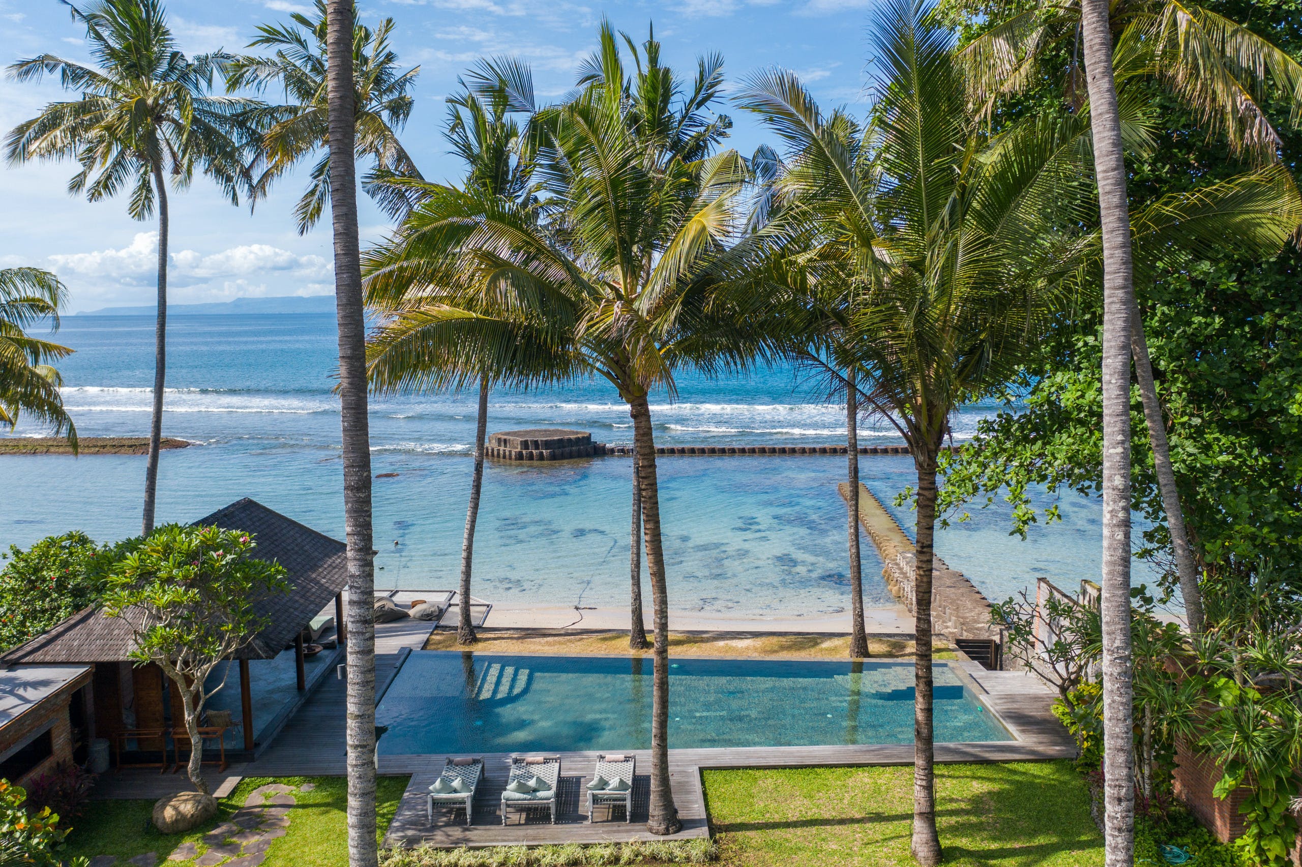 Villa Nyuh Jimbaran: Luxury 5-Bedroom Apartment with Infinity Pool and Seaview, Bali