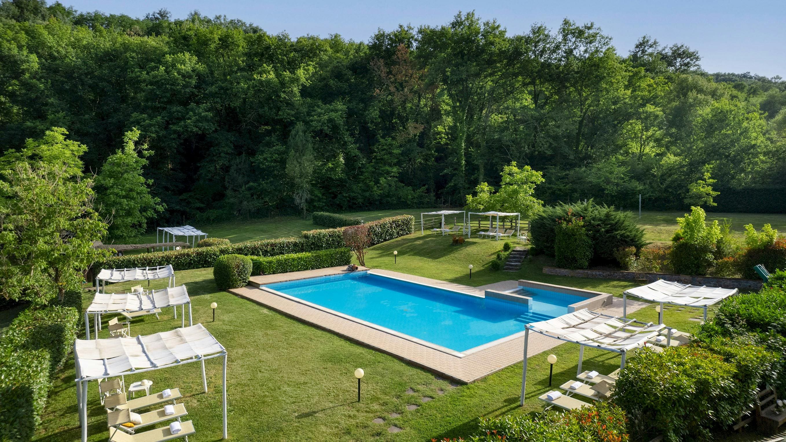 Villa Oliveta Valdarno: Expansive 14-Bedroom Luxury Villa with Pool, Tuscany