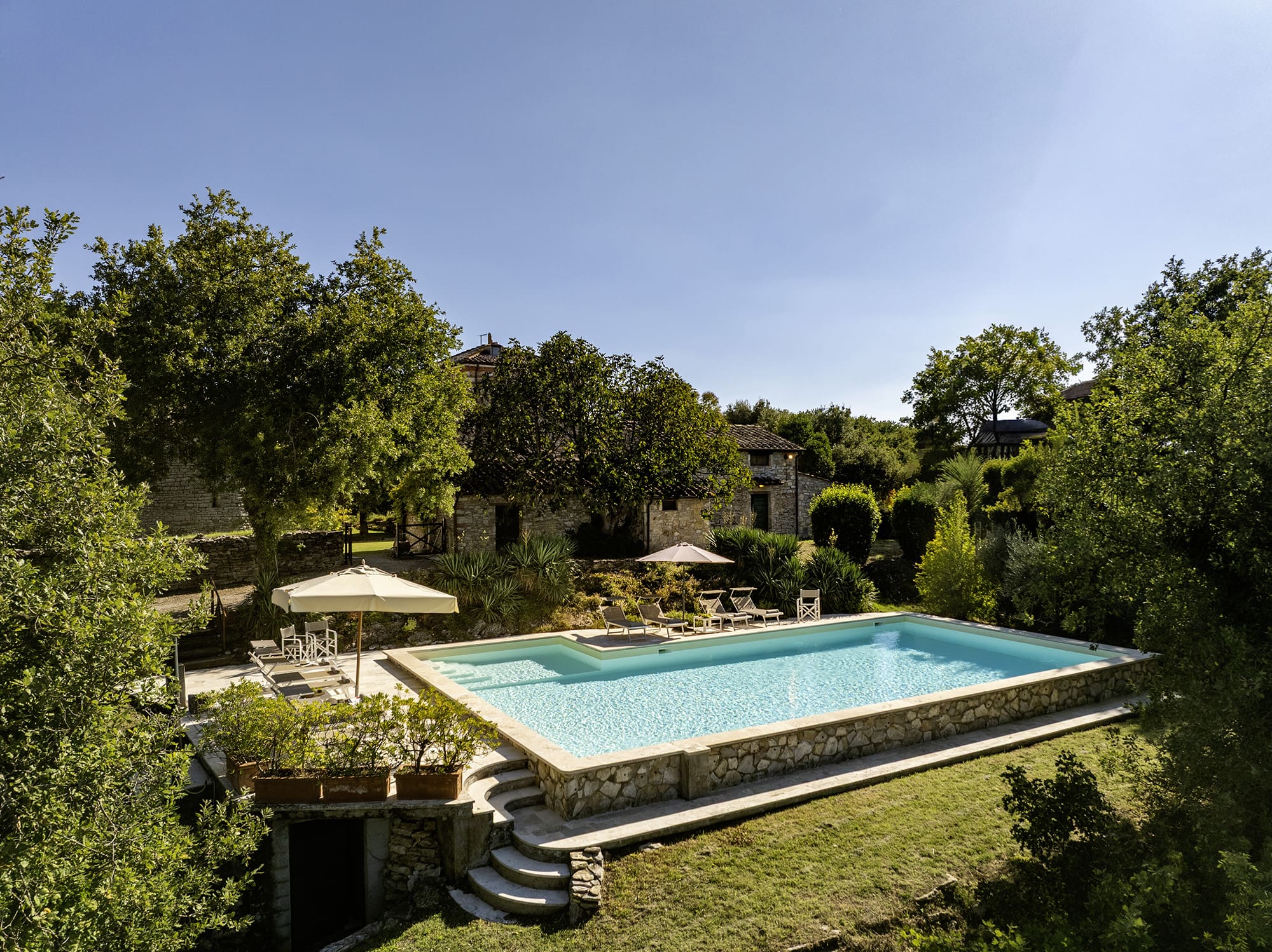 Villa Oliveto Montefollonico: Spacious 7-Bedroom Luxury Villa with Pool, Siena Province