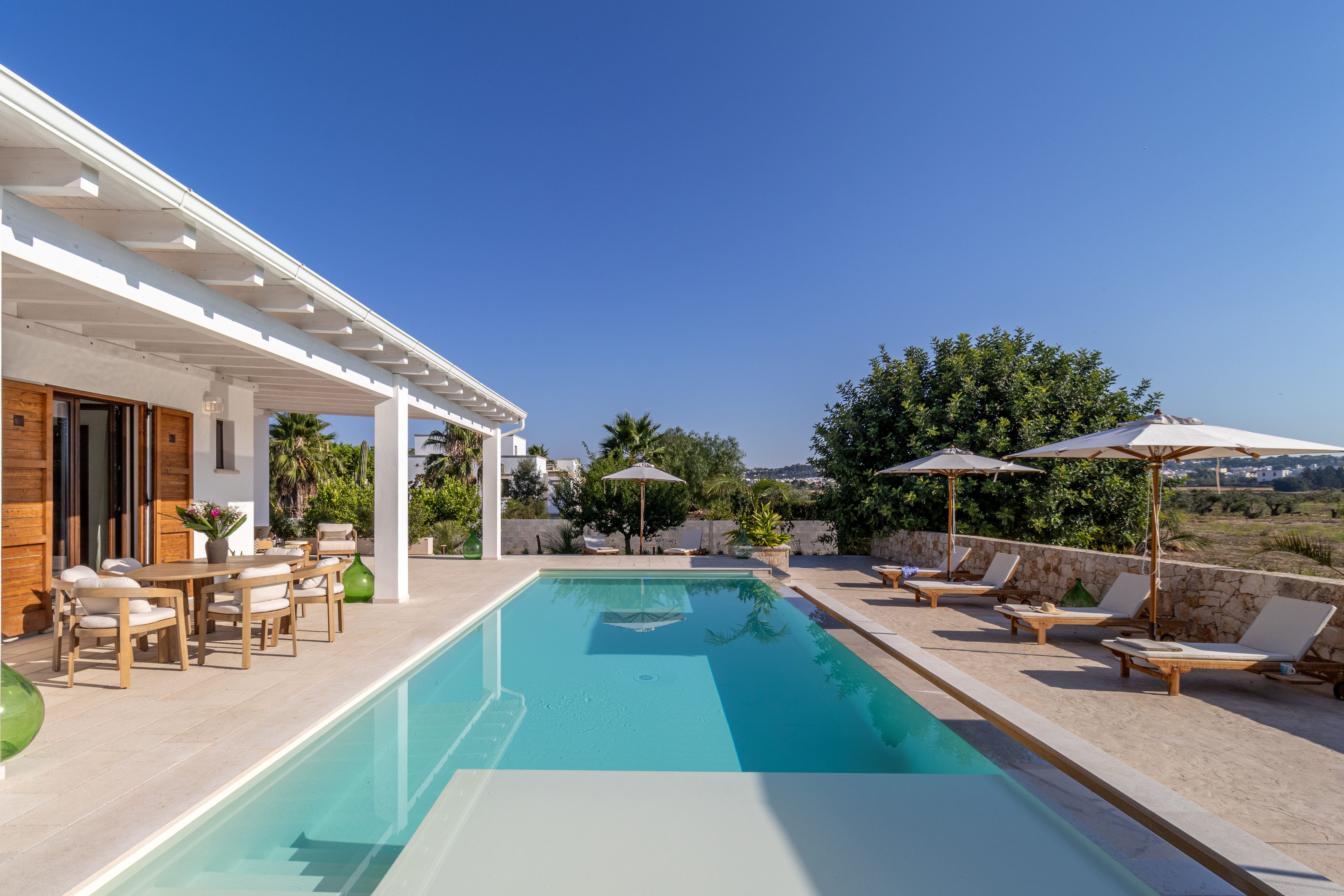 Villa Oliveto Parabita: Luxury 4-Bedroom Villa with Infinity Pool, Lecce