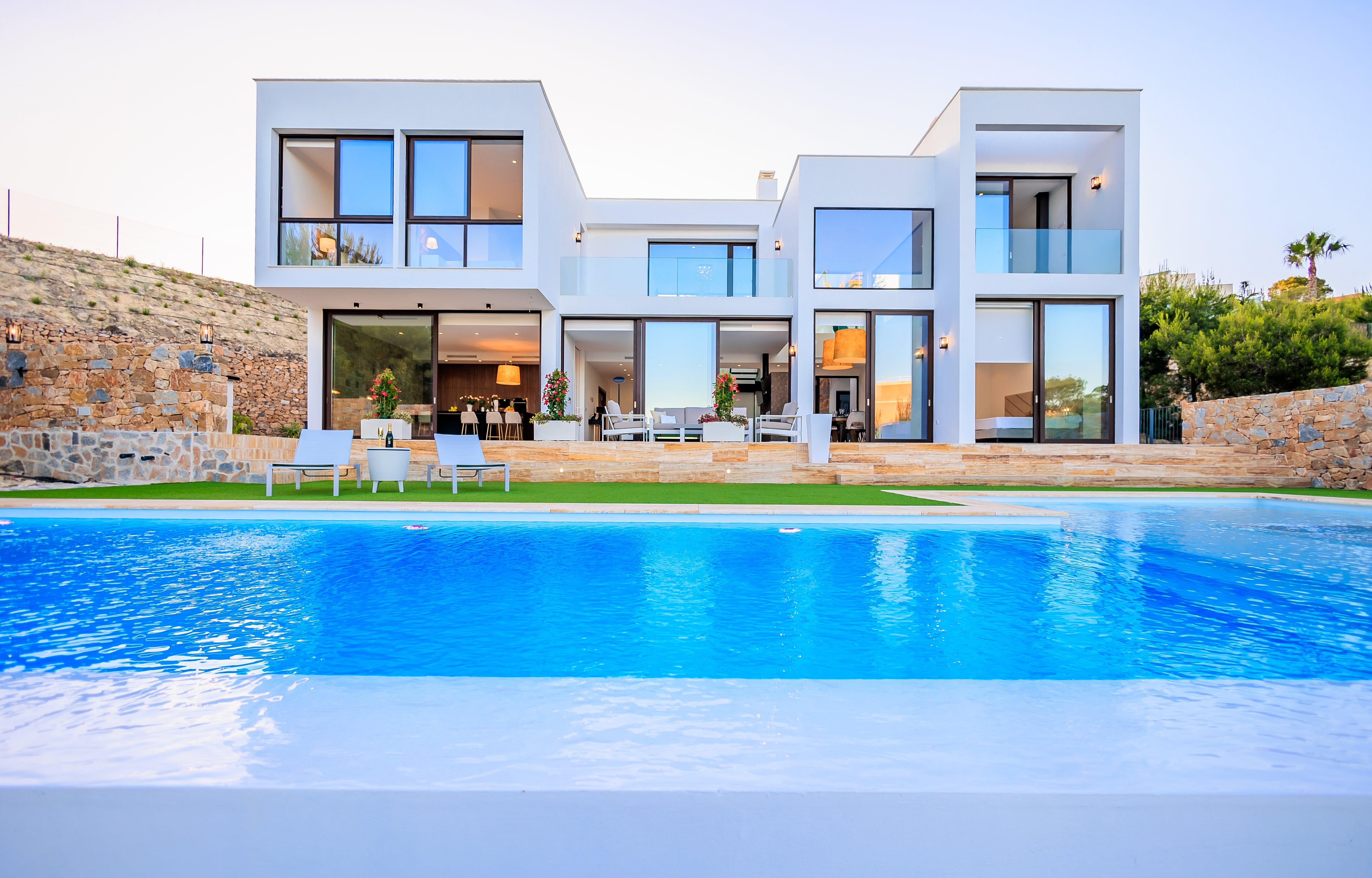 Villa Olivo Torrevieja: Luxury 4-Bedroom Villa with Infinity Pool, Torrevieja